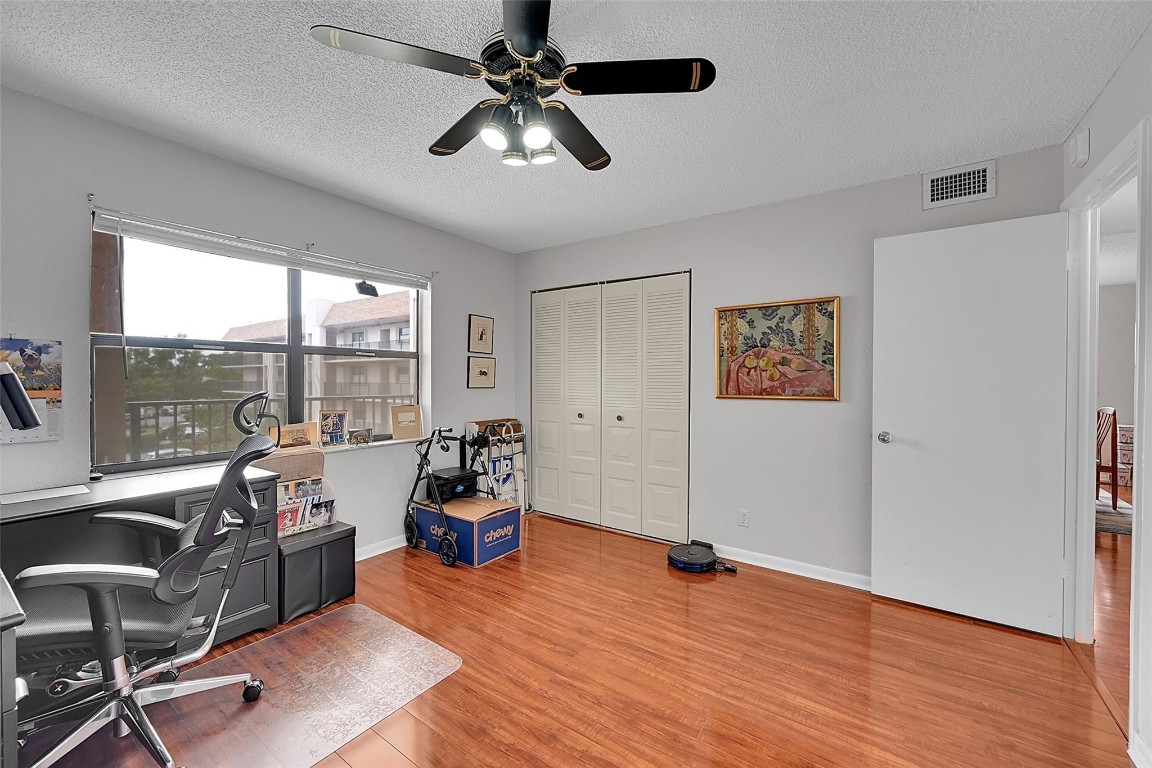 10145 Lakes Blvd 301