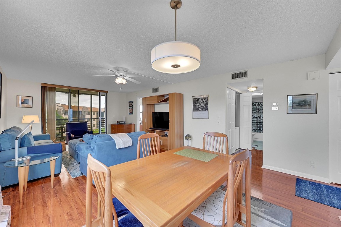 10145 Lakes Blvd 301