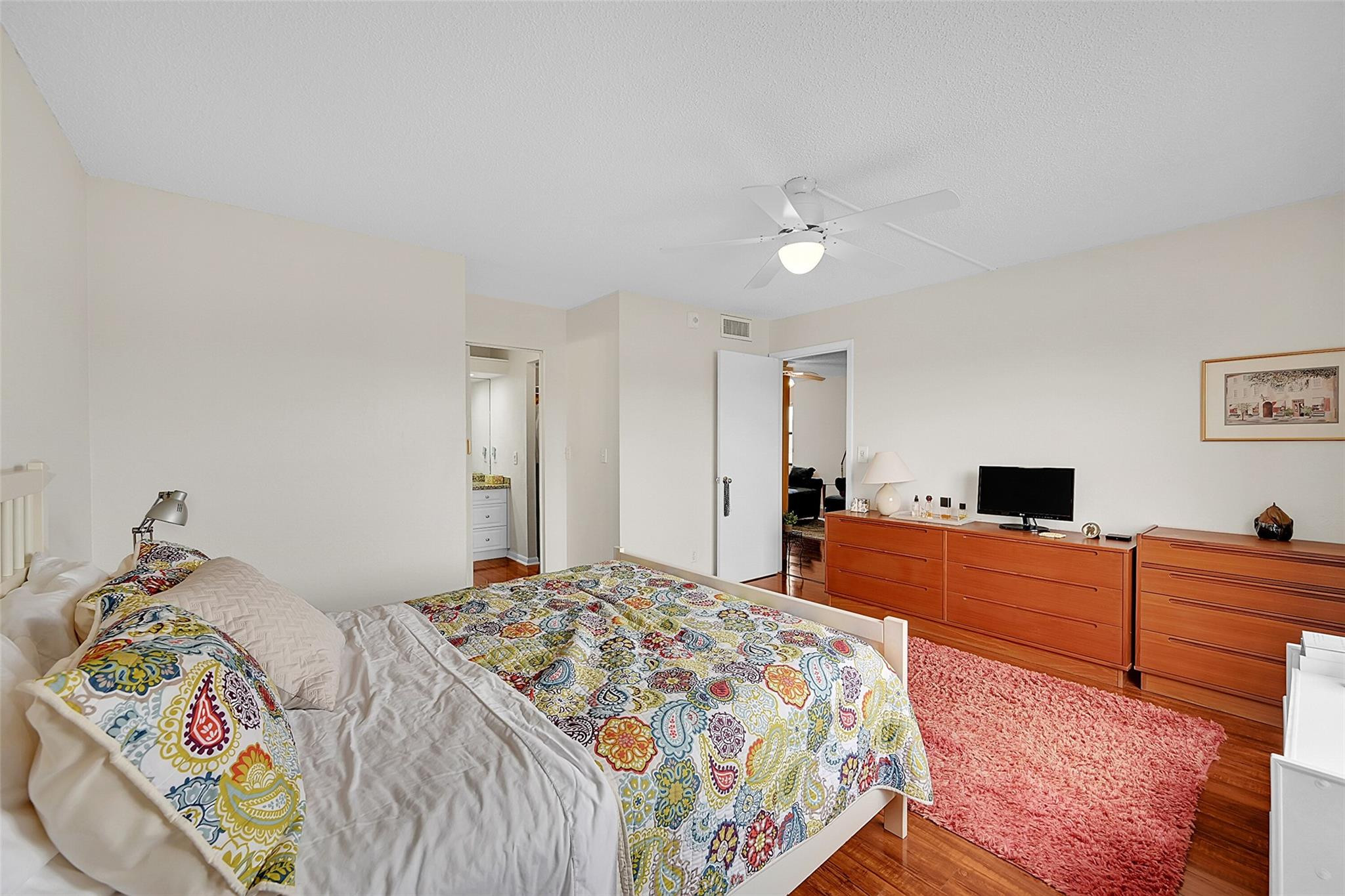 10145 Lakes Blvd 301