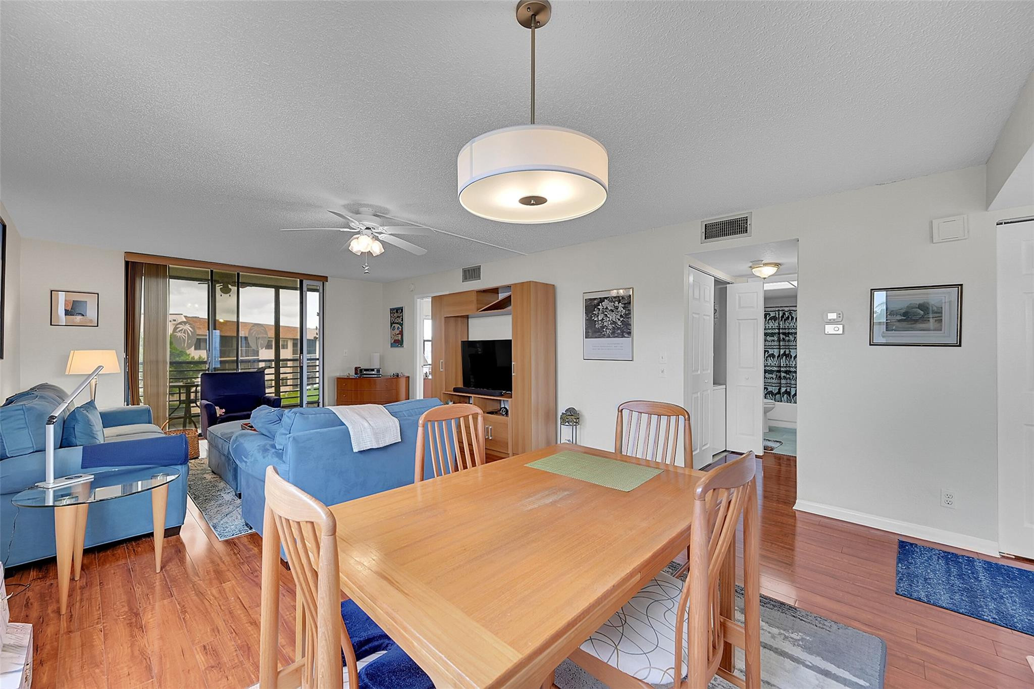 10145 Lakes Blvd 301