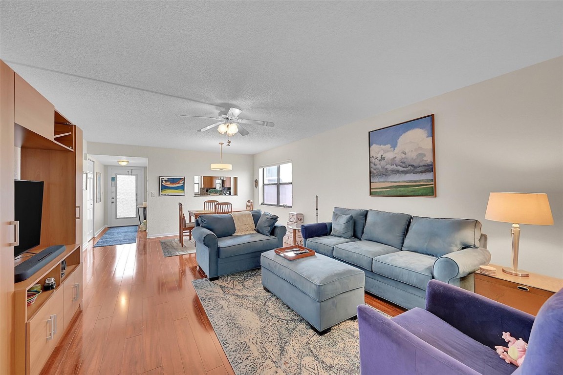 10145 Lakes Blvd 301