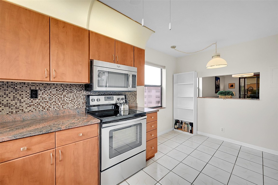 10145 Lakes Blvd 301