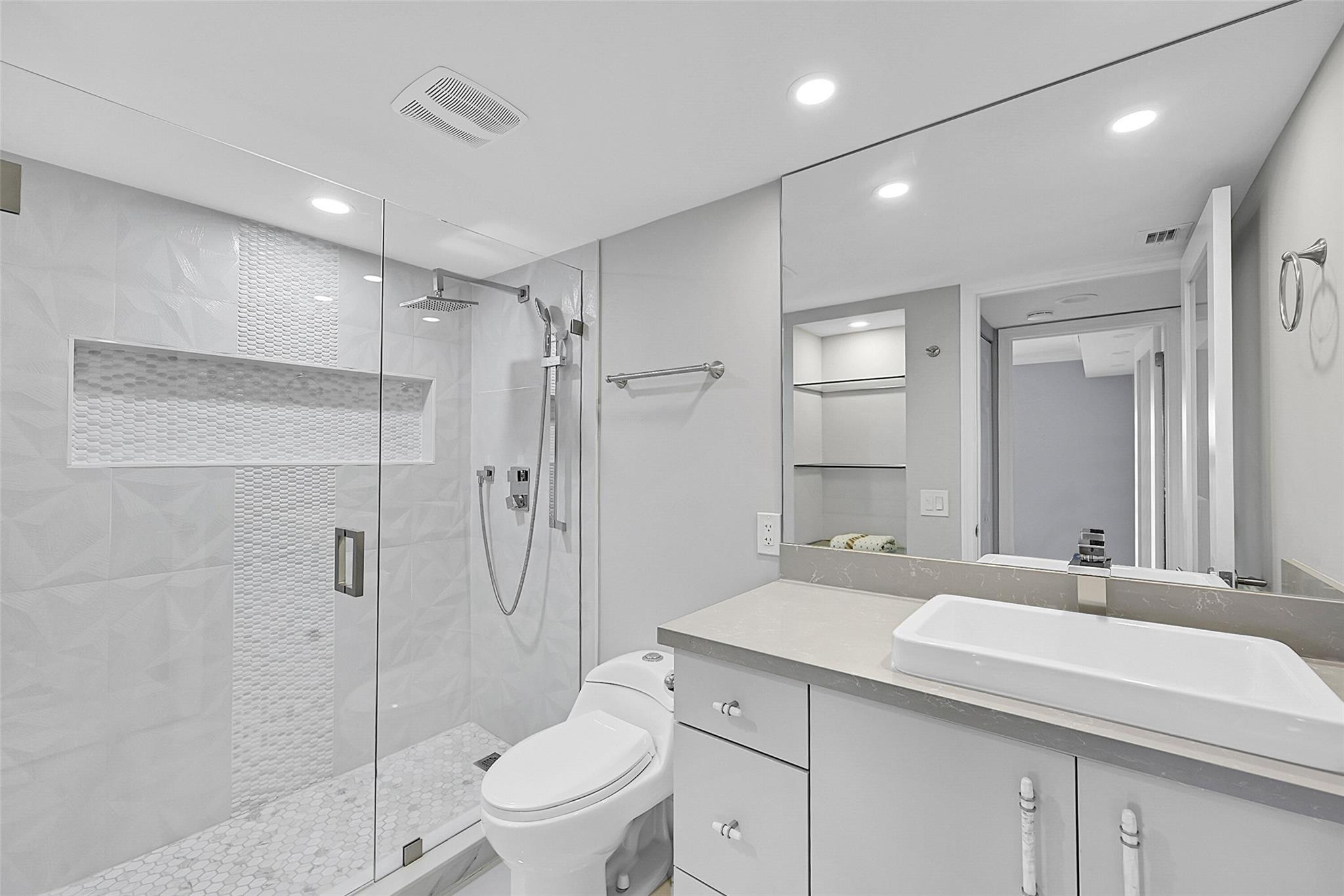 3502 Bimini Ln E4