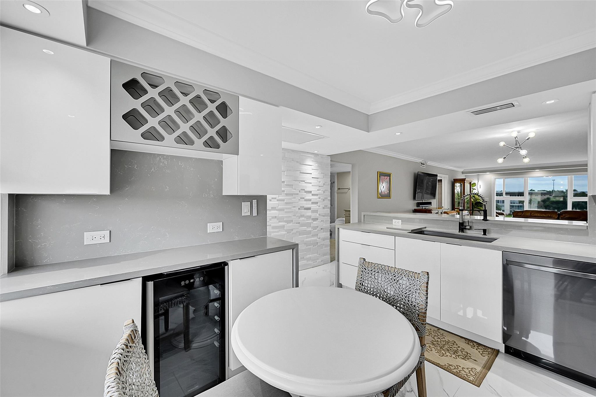 3502 Bimini Ln E4