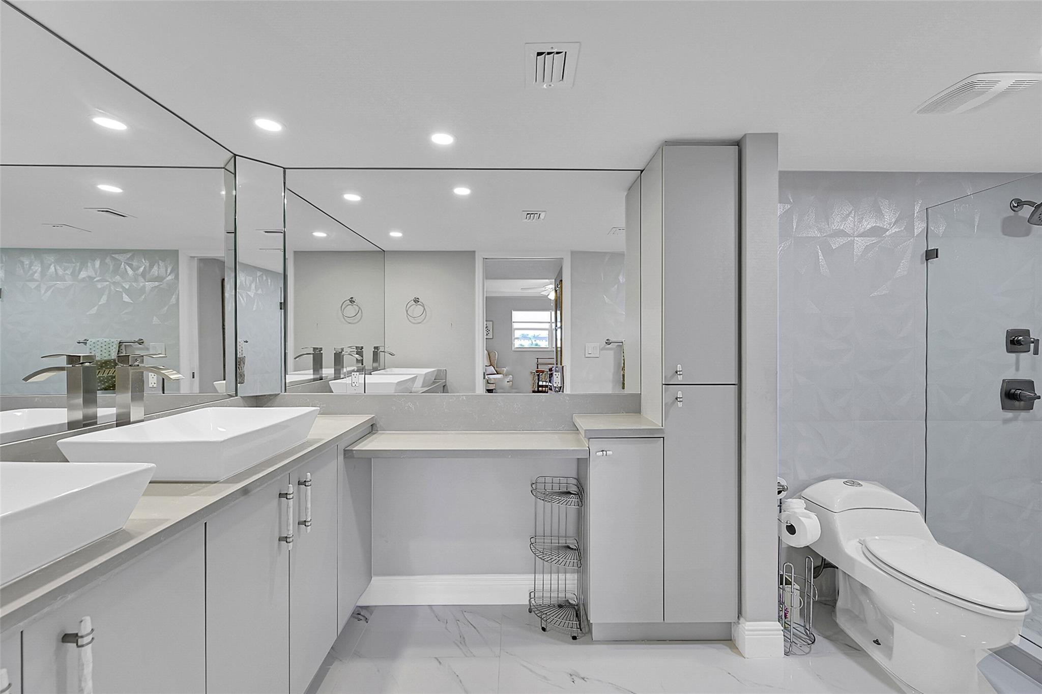 3502 Bimini Ln E4