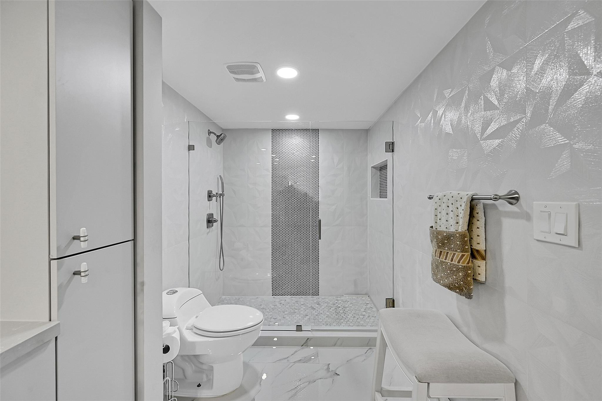3502 Bimini Ln E4