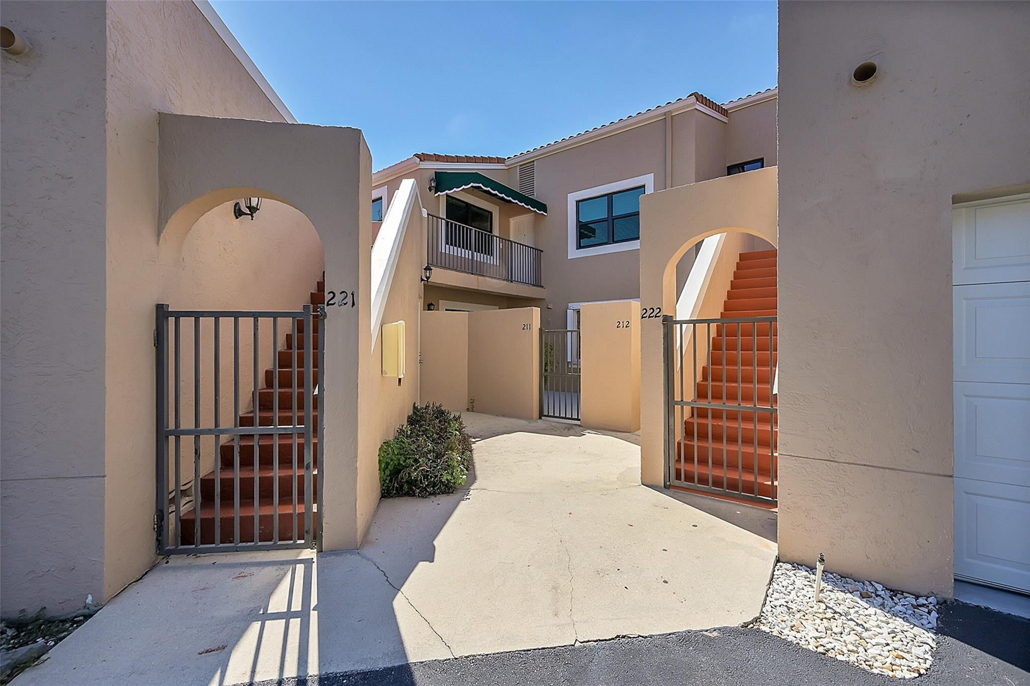 6670 Villa Sonrisa Dr 211