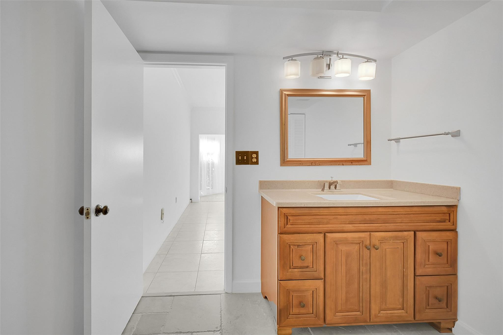 6670 Villa Sonrisa Dr 211