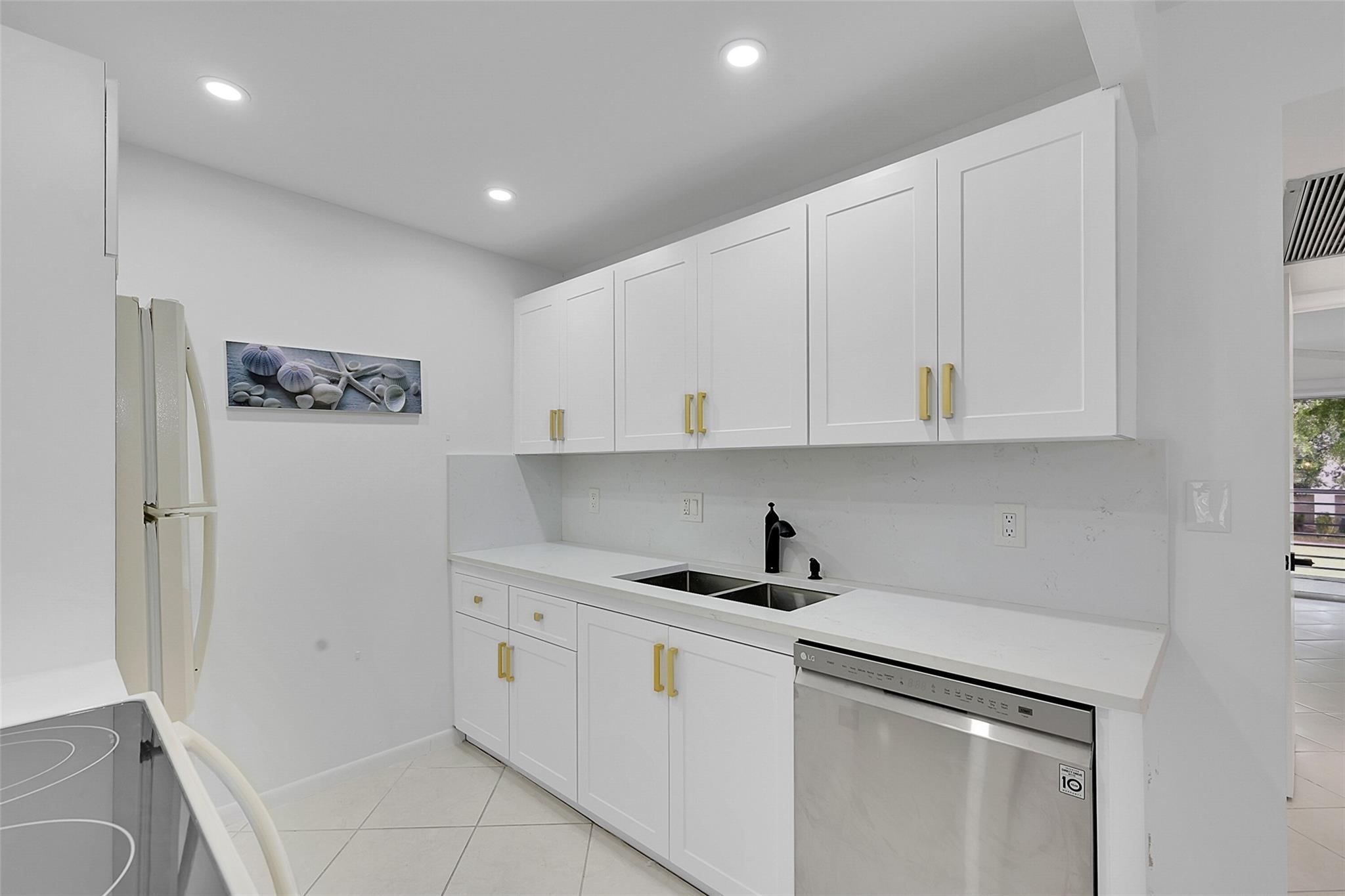 3404 Bimini Ln J2