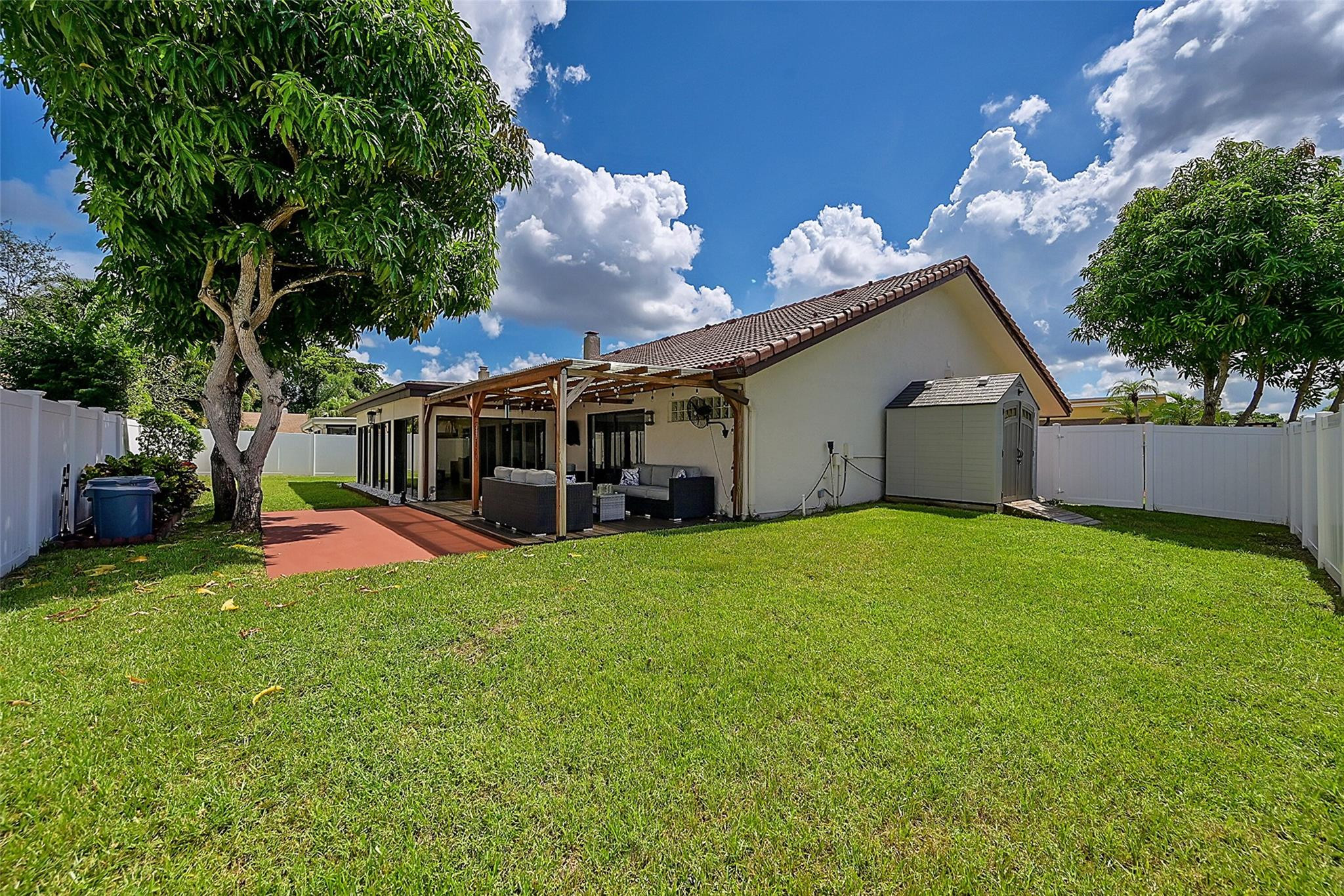7400 Corkwood Cir