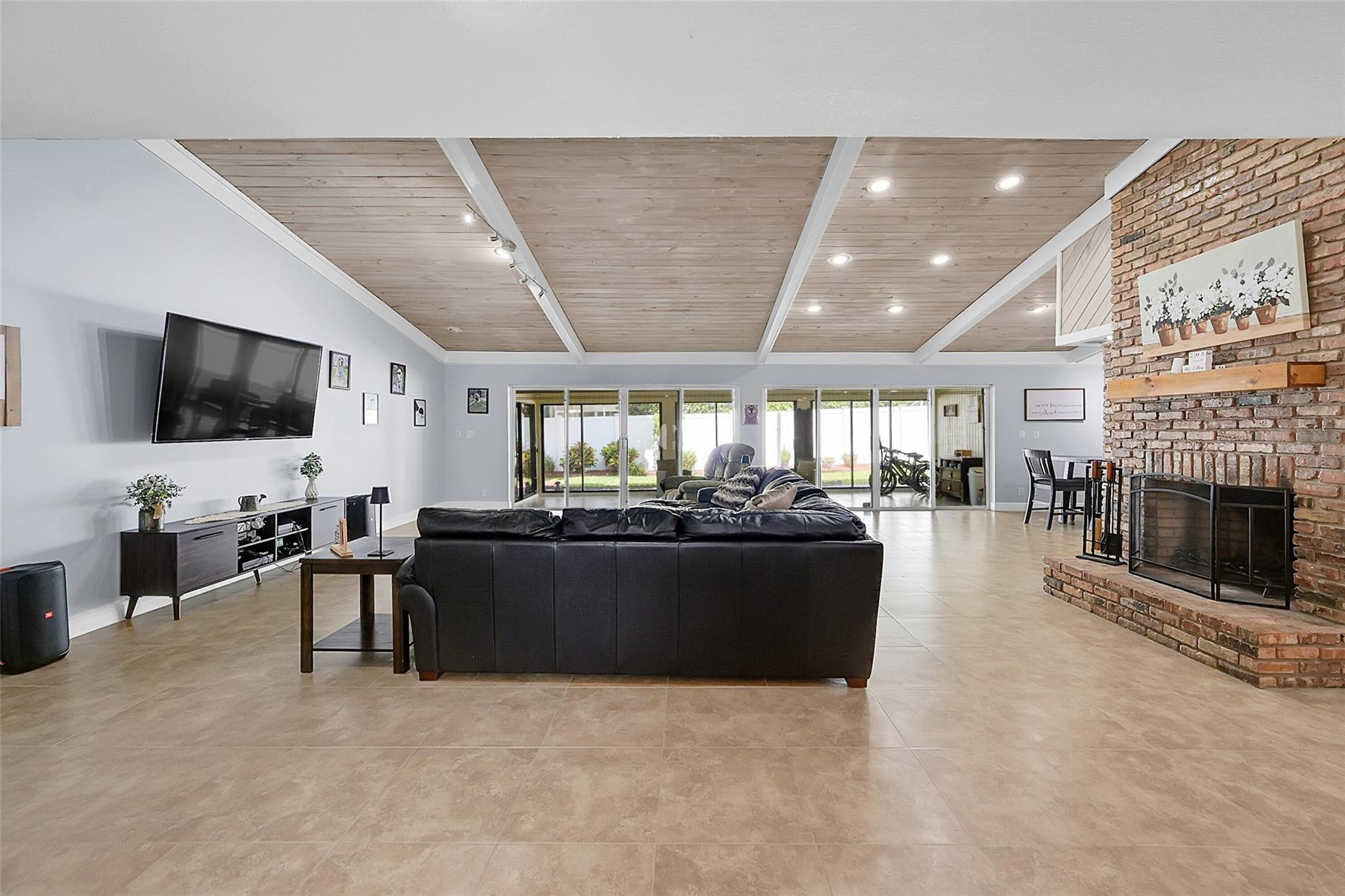 7400 Corkwood Cir