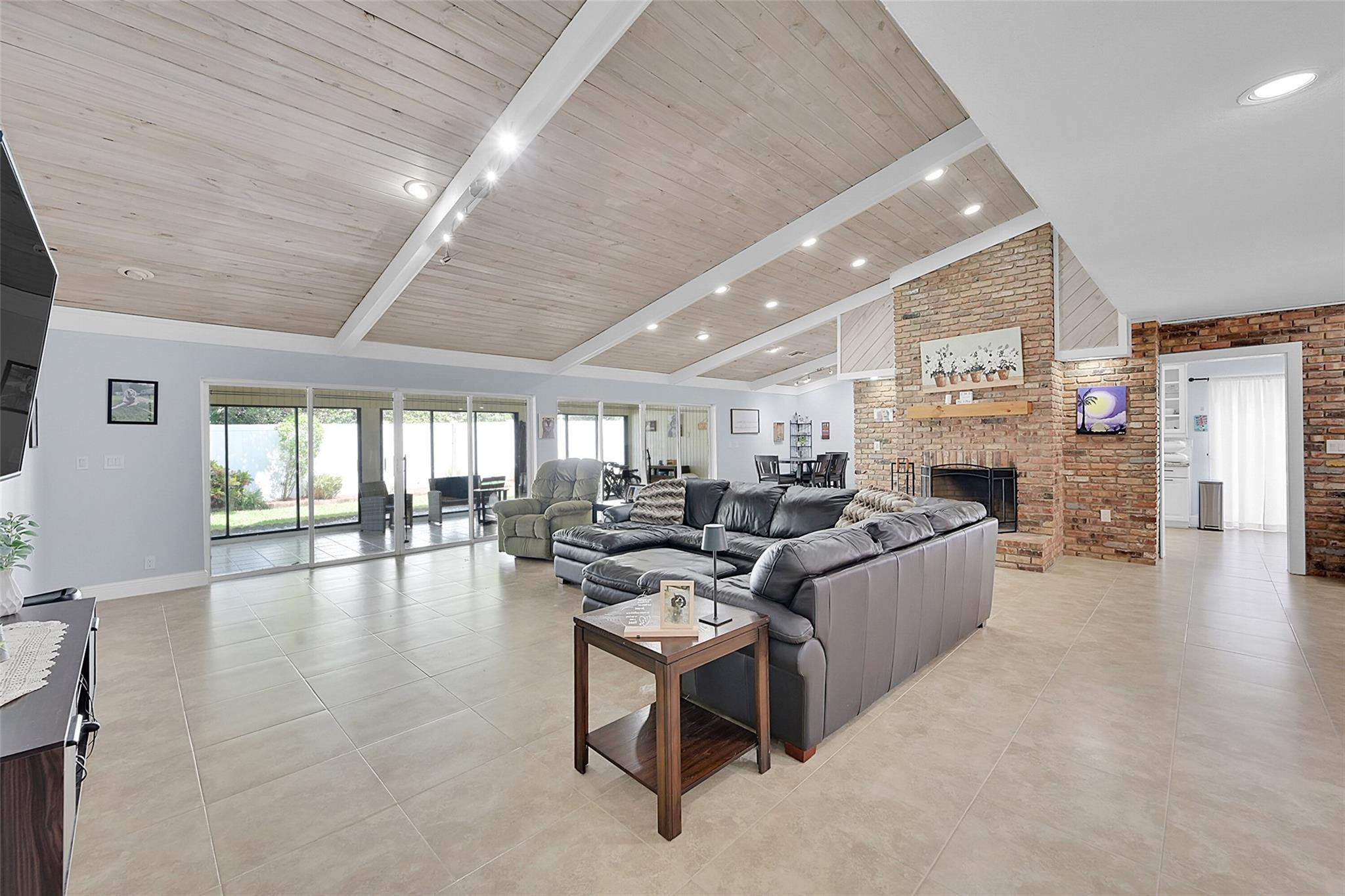 7400 Corkwood Cir