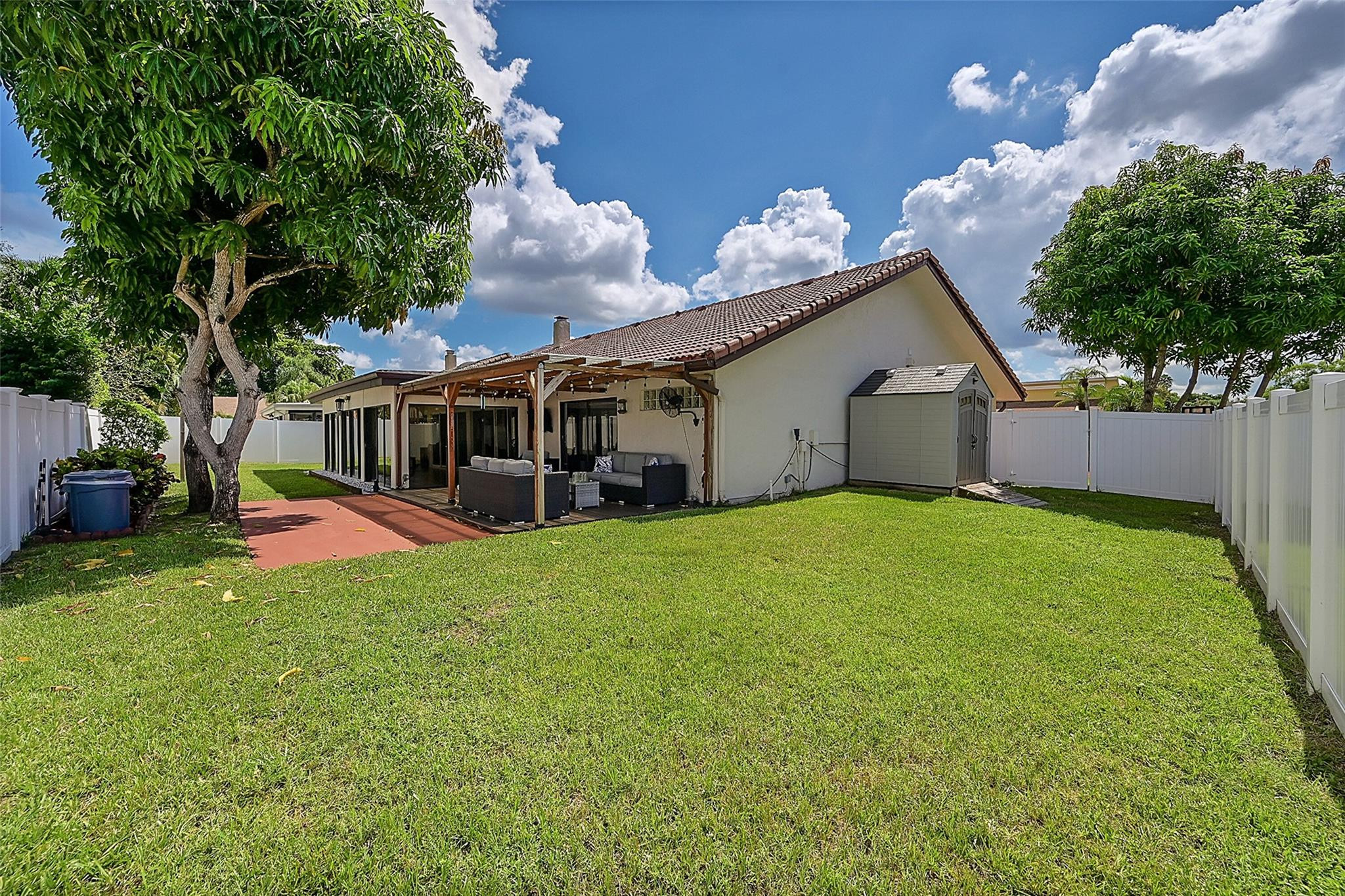 7400 Corkwood Cir