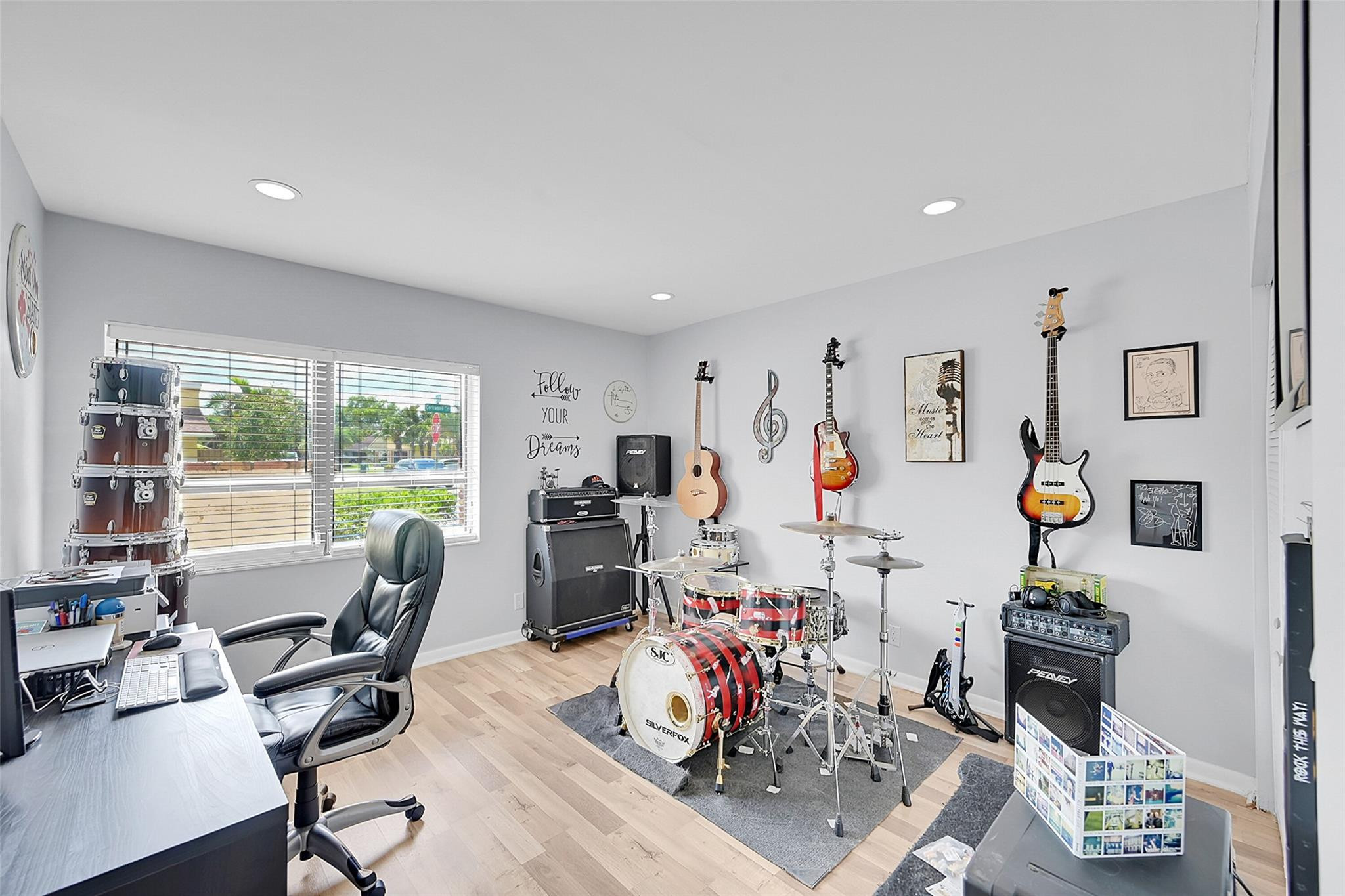 7400 Corkwood Cir