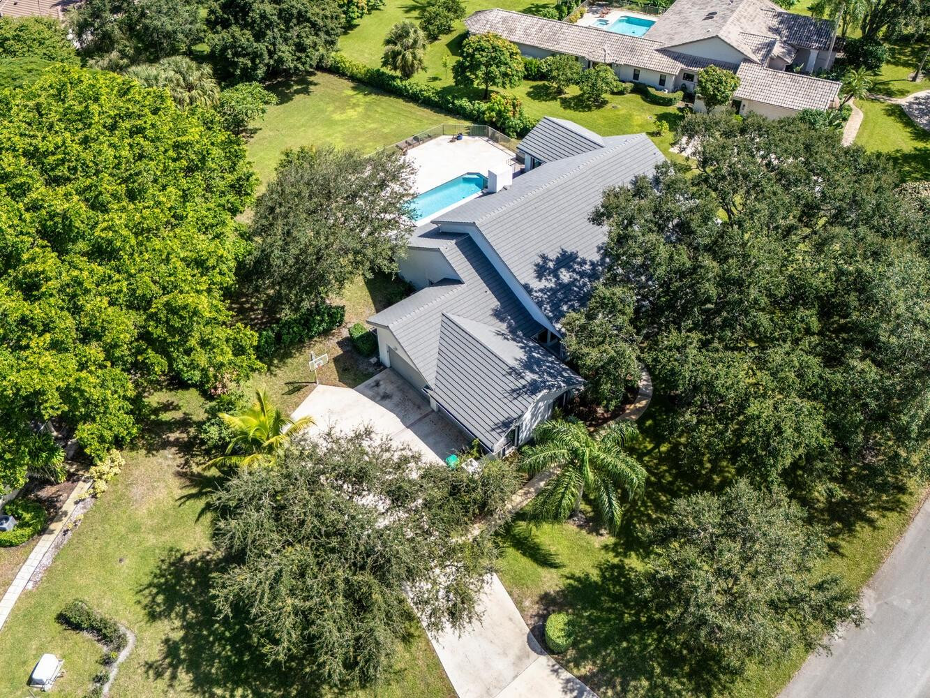 6610 N Woodridge Dr