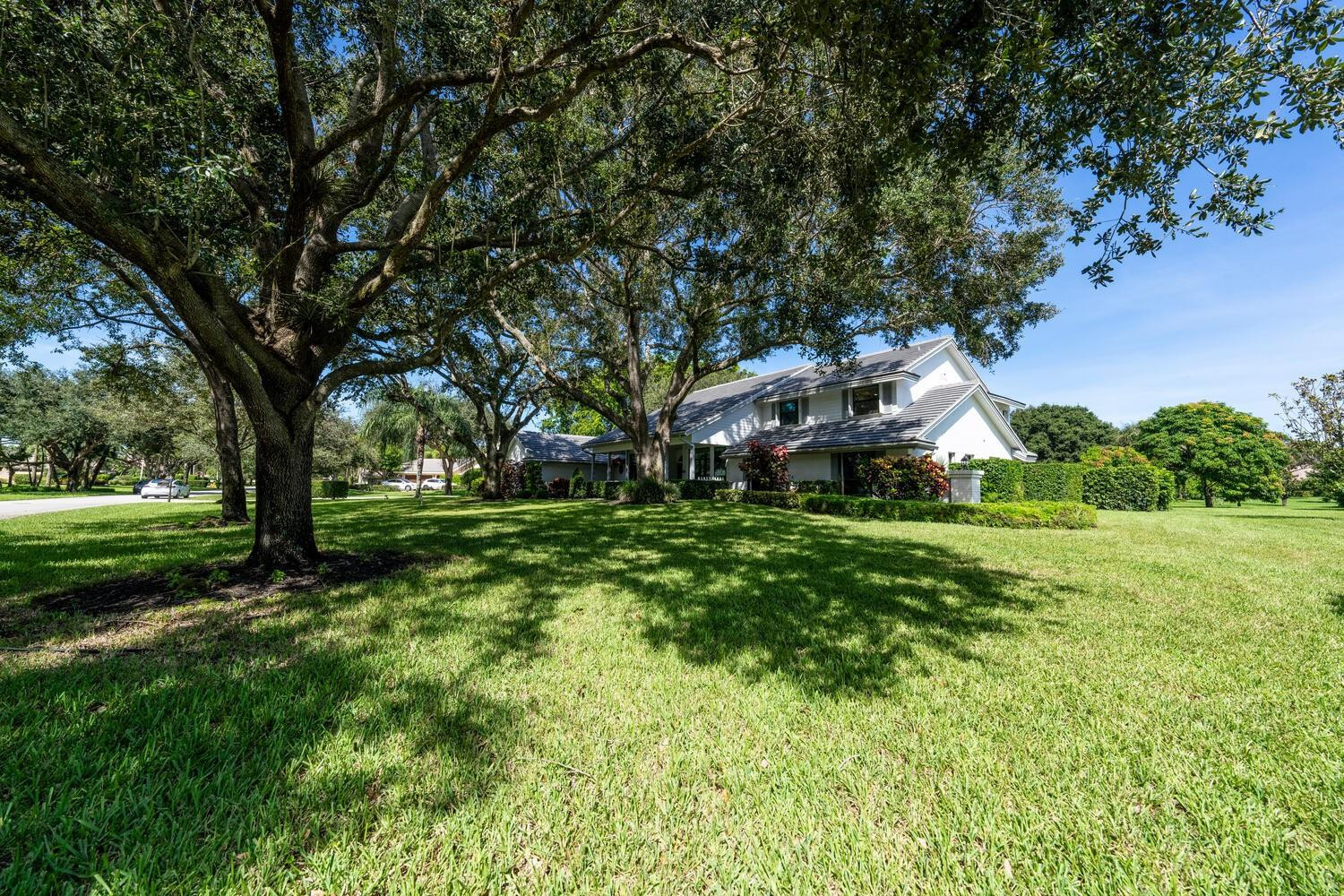 6610 N Woodridge Dr