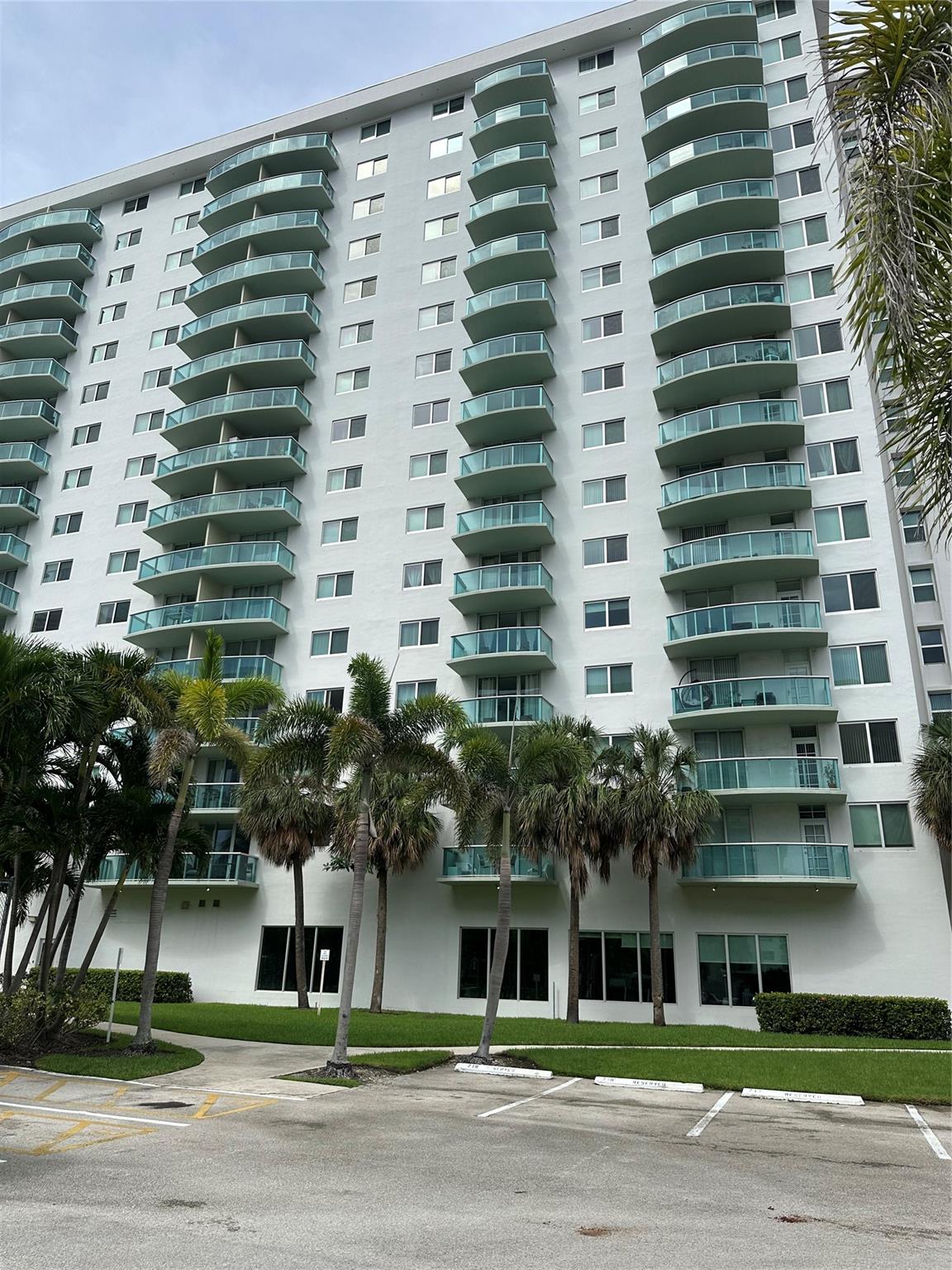 19380 COLLINS AVE 1610