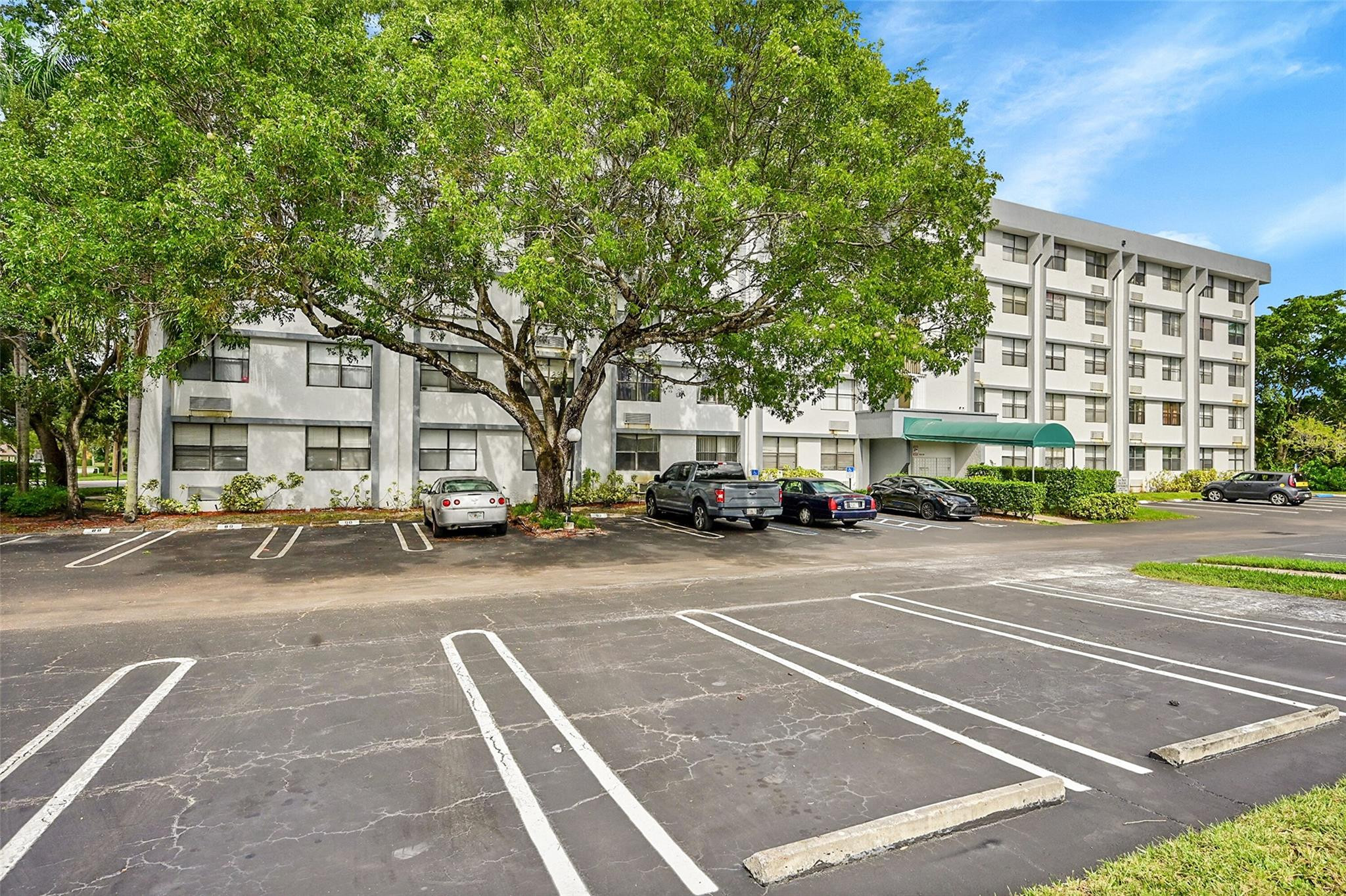 2501 Riverside Dr