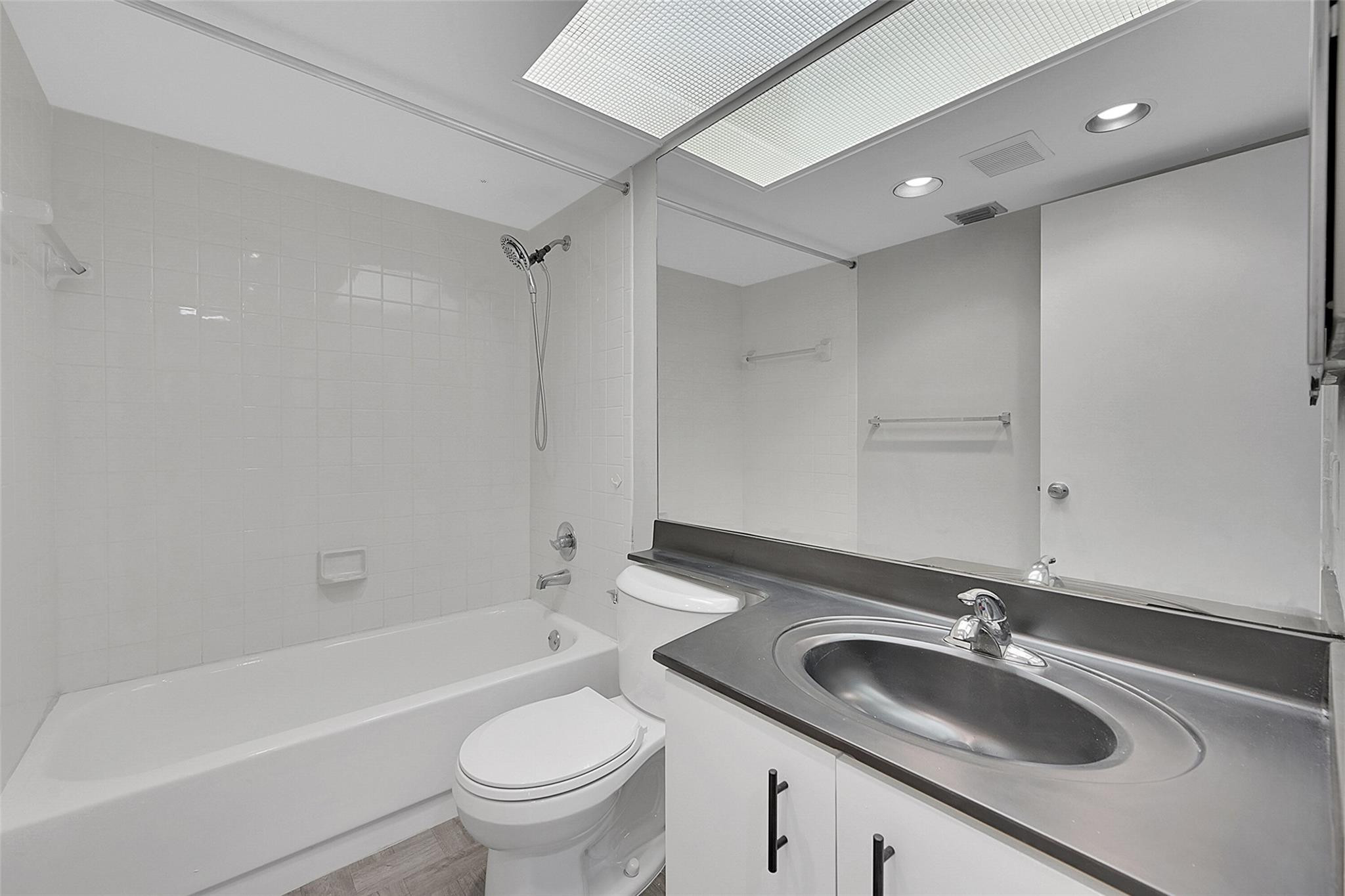 1604 Abaco Dr F4