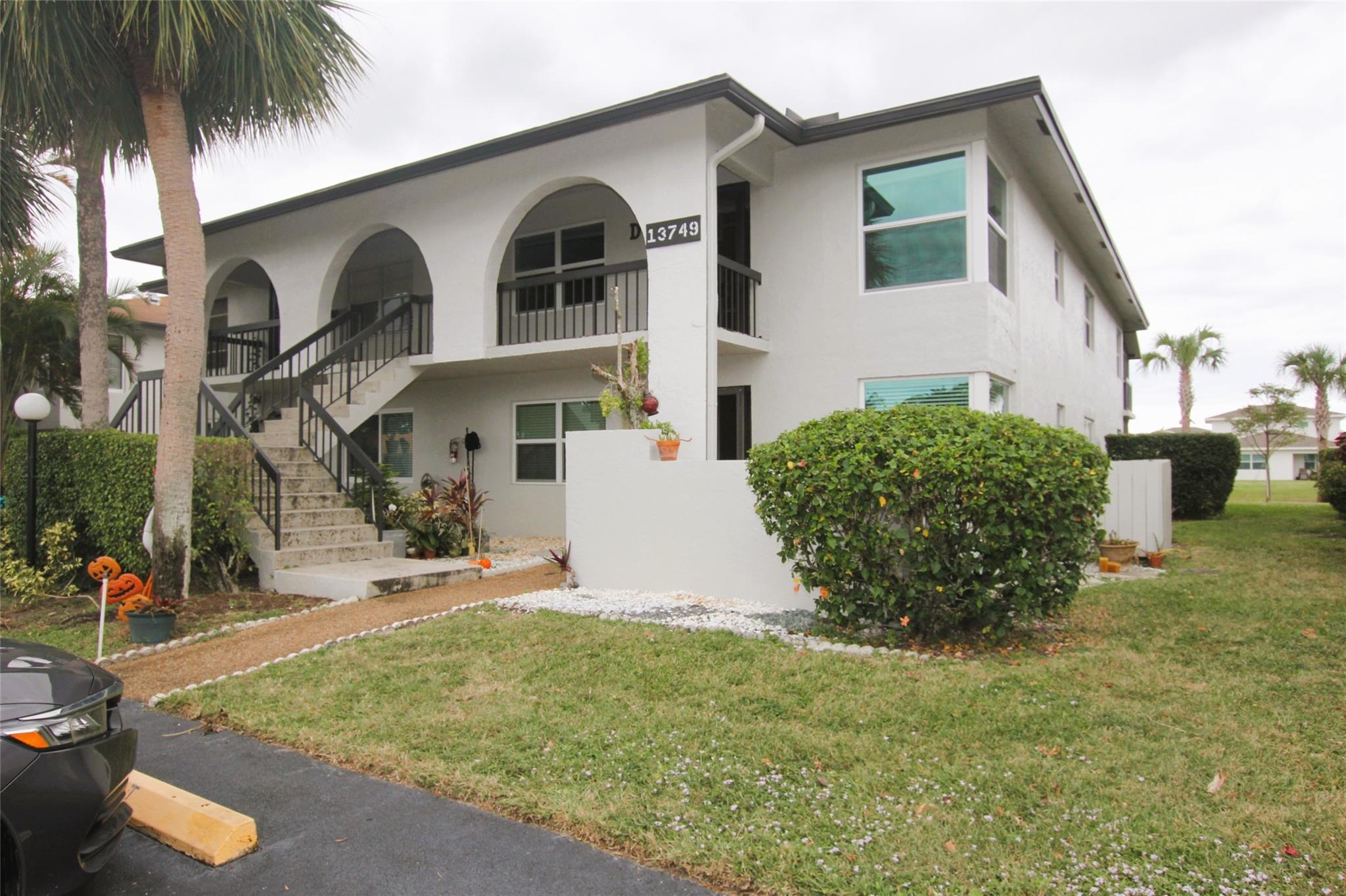 13749 Date Palm Ct D