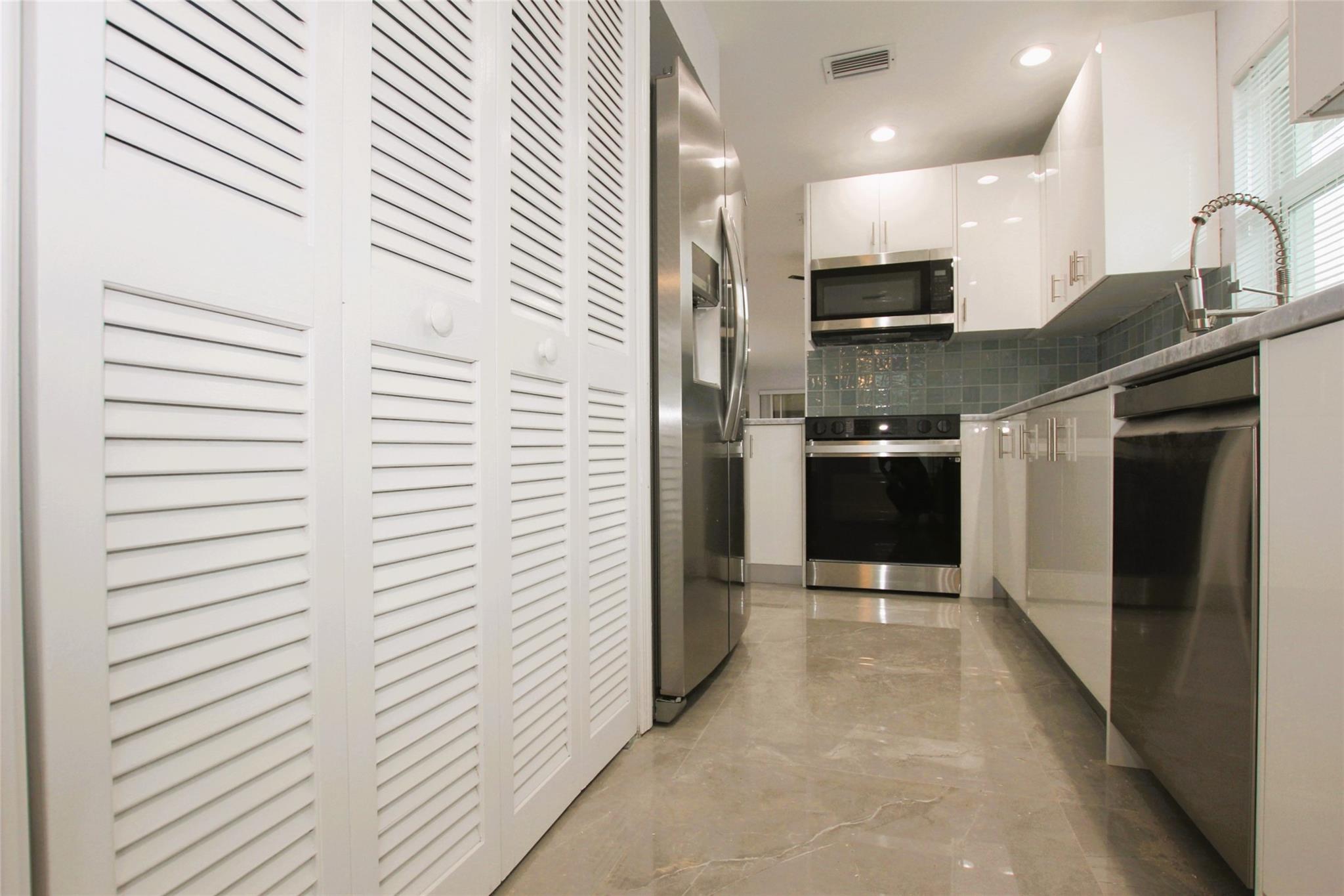 13749 Date Palm Ct D