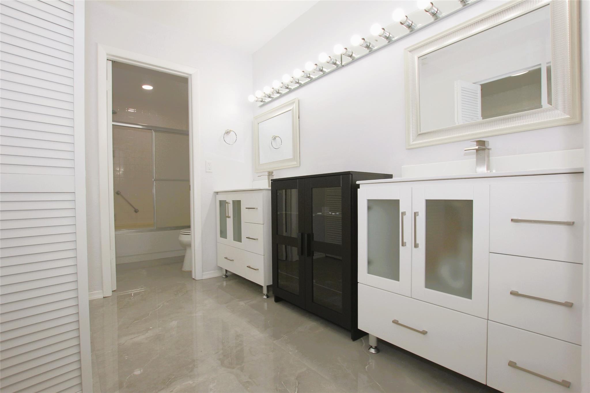 13749 Date Palm Ct D