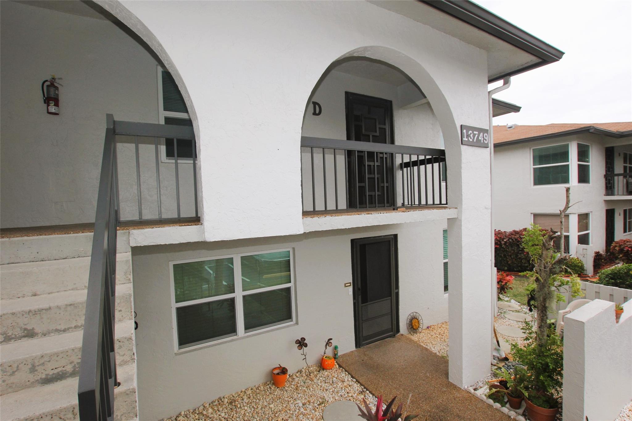 13749 Date Palm Ct D