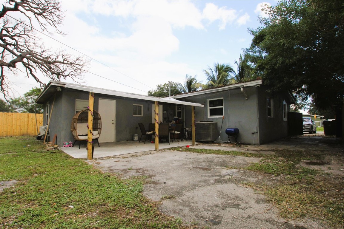 1545 NW 15th Ter BACK STUDIO