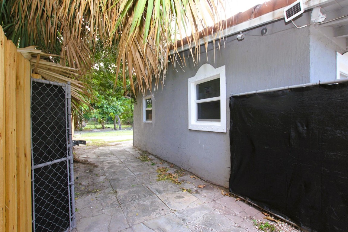 1545 NW 15th Ter BACK STUDIO