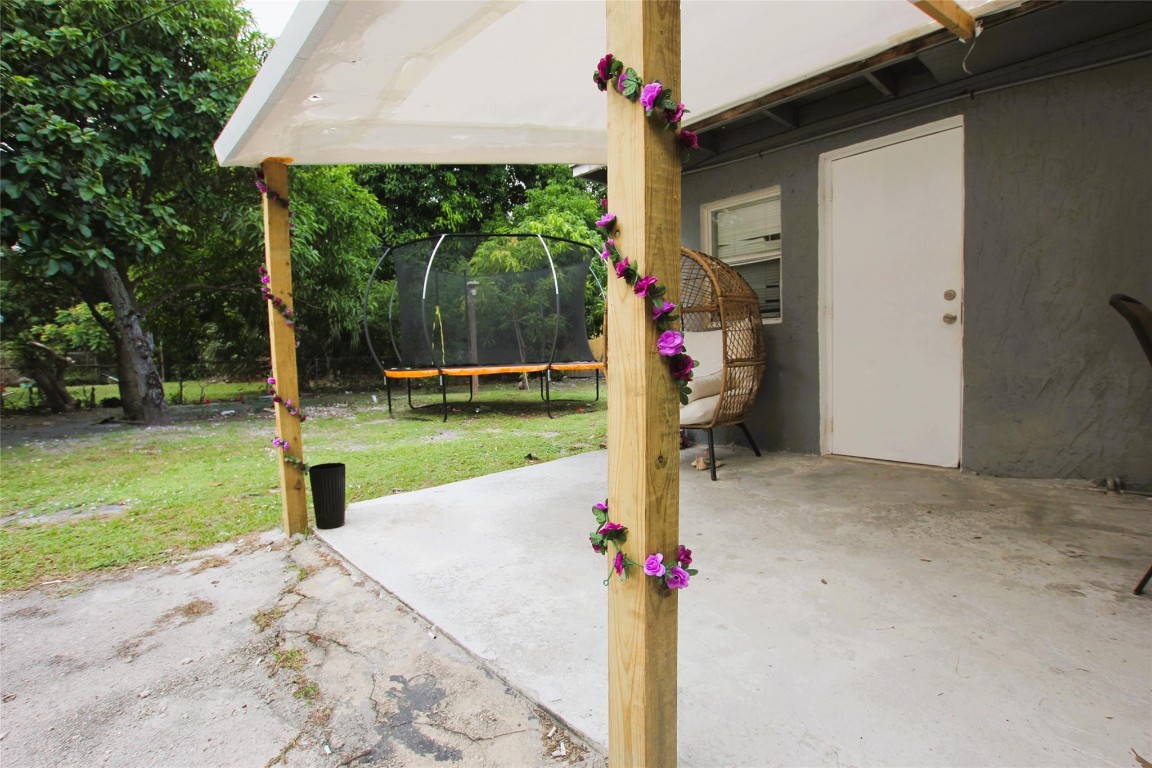 1545 NW 15th Ter BACK STUDIO