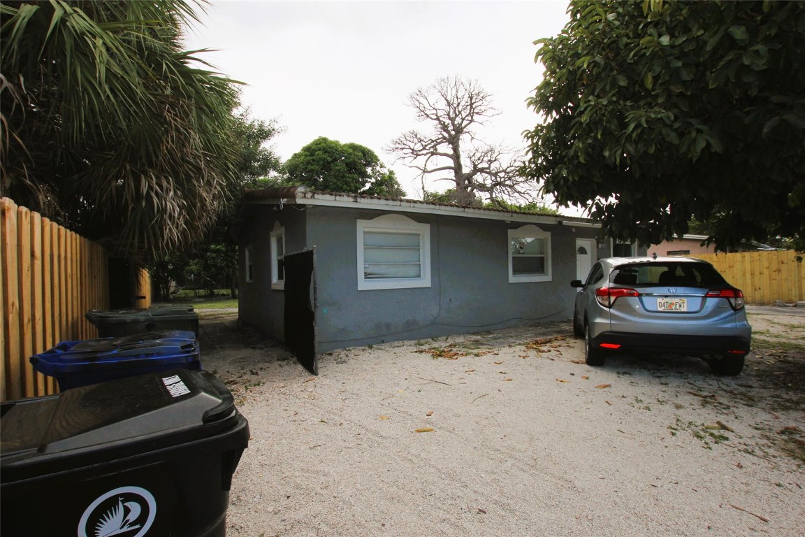 1545 NW 15th Ter BACK STUDIO