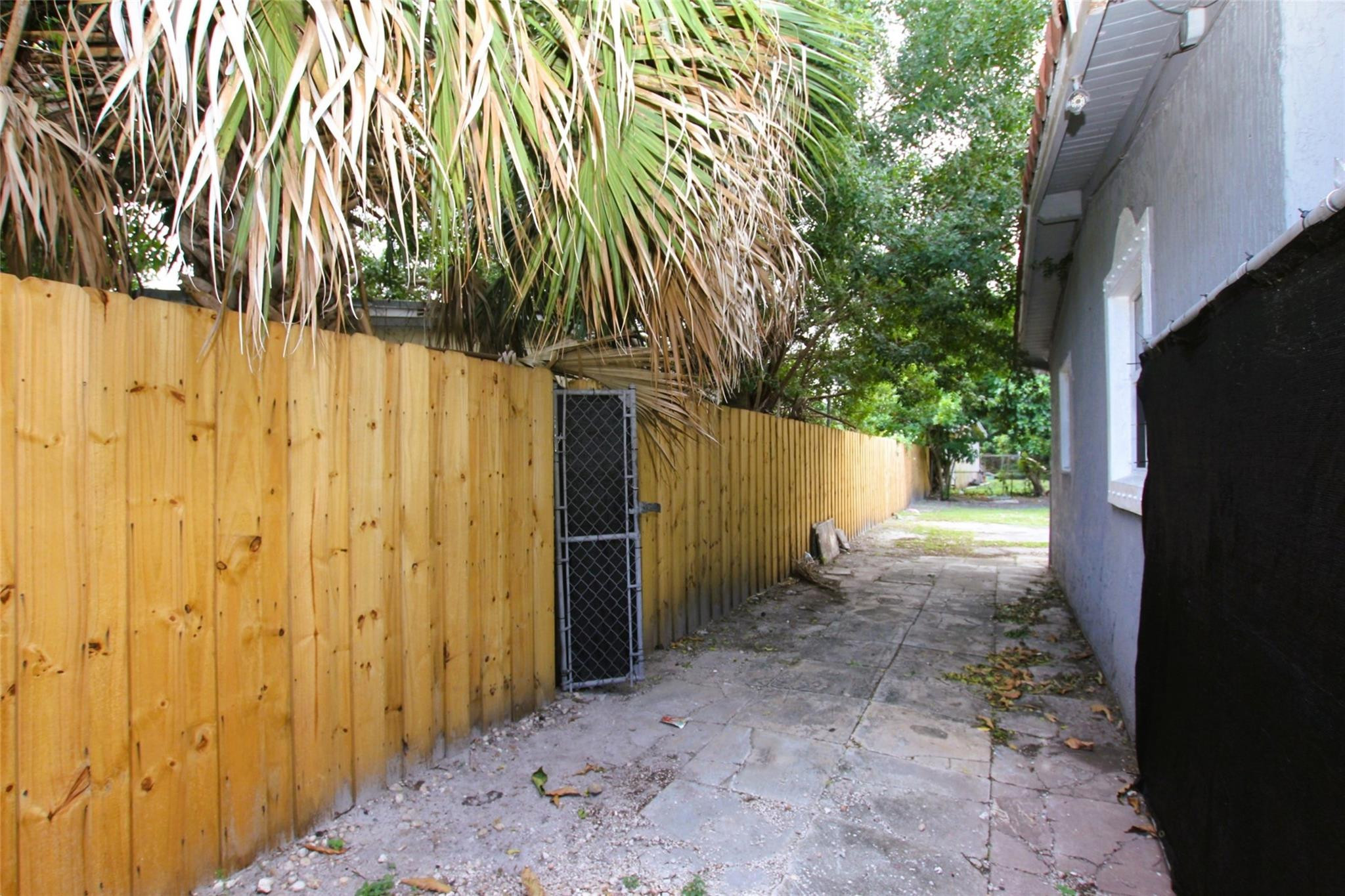 1545 NW 15th Ter BACK STUDIO