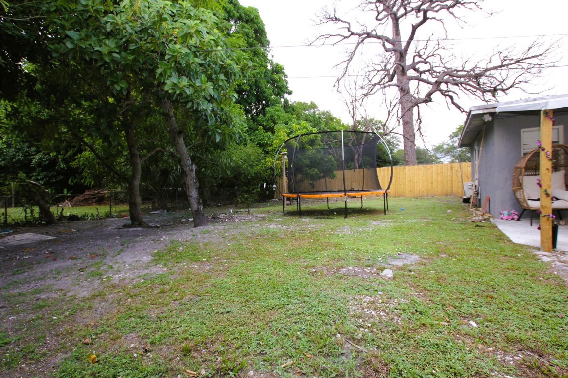 1545 NW 15th Ter BACK STUDIO