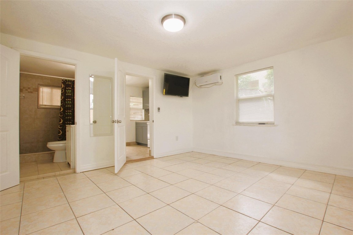 1545 NW 15th Ter BACK STUDIO