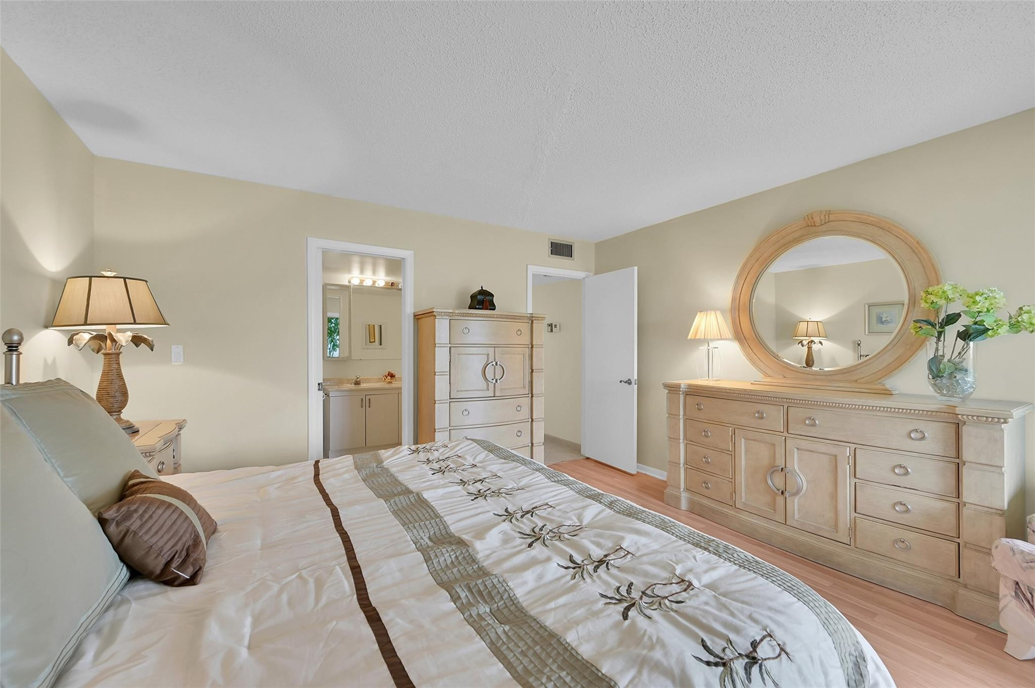 2902 Victoria Cir H3