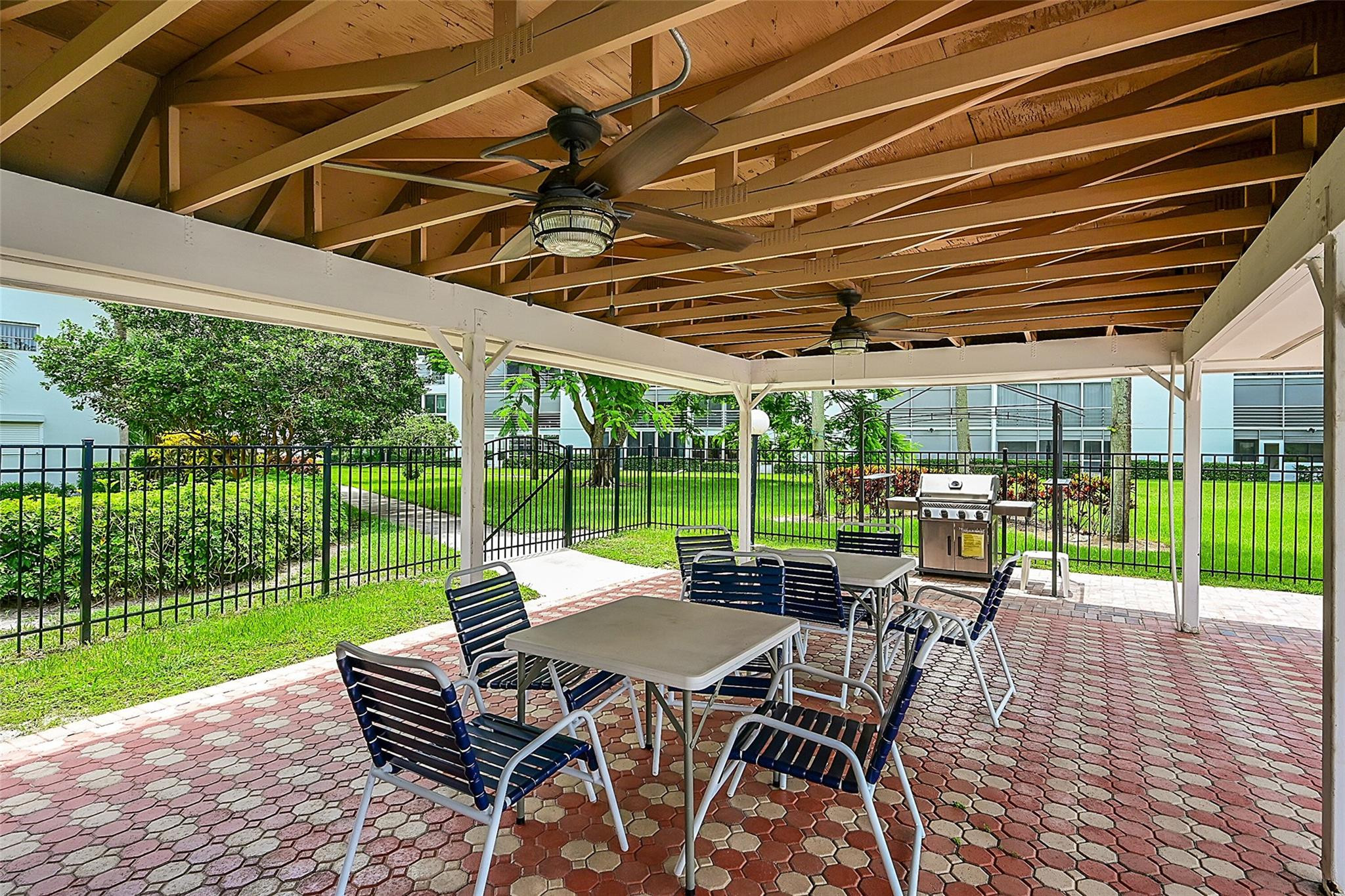 2902 Victoria Cir H3