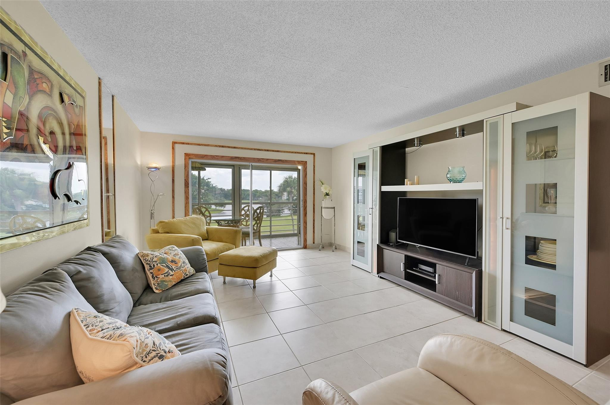 2902 Victoria Cir H3