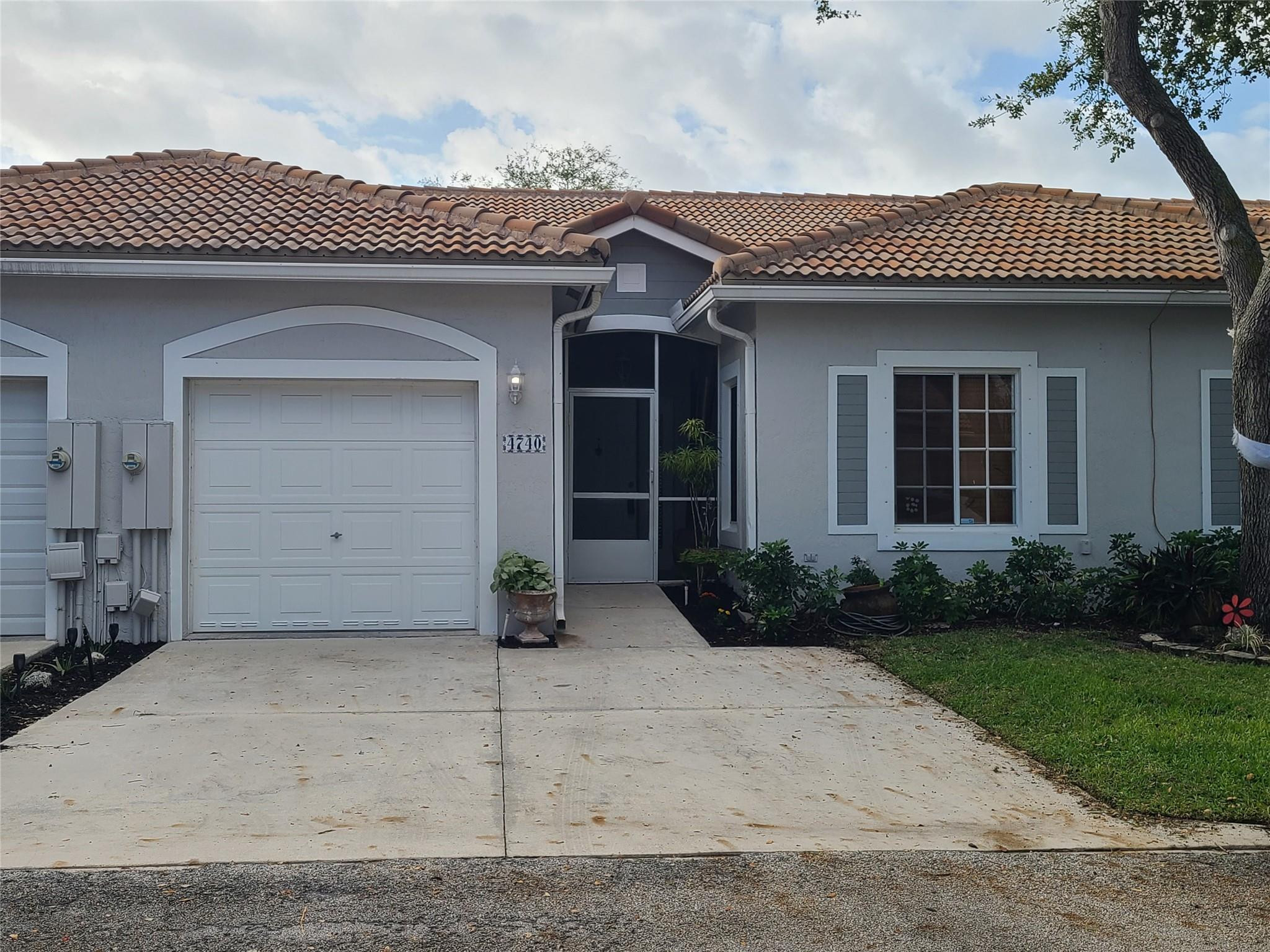 4740 SW 12th Pl