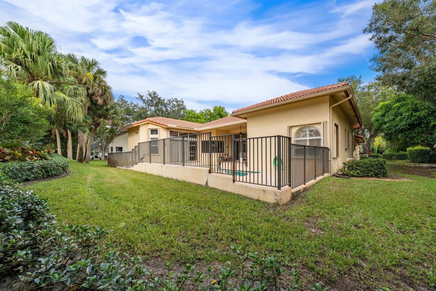 6800 NW 70th Pl
