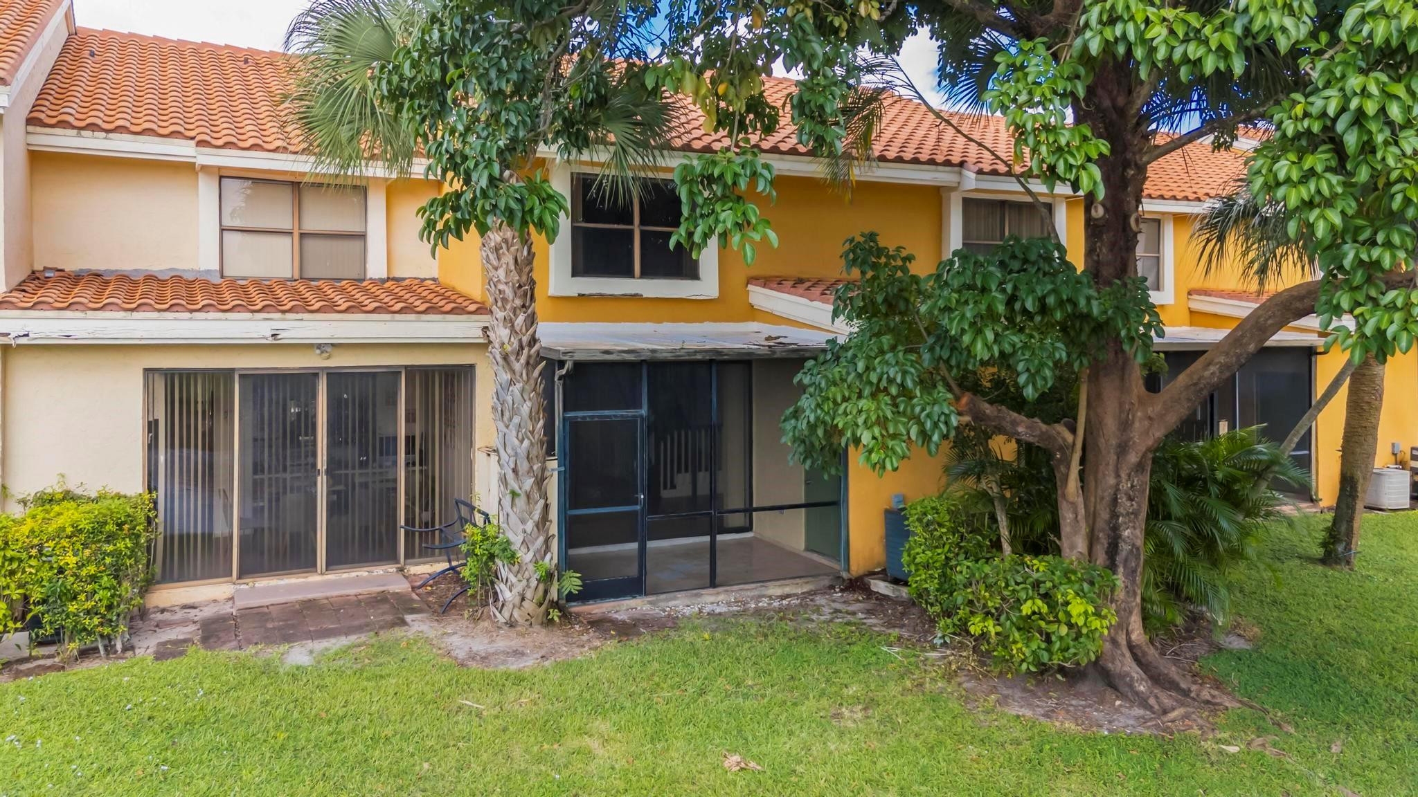 3694 Coral Tree Cir 3694