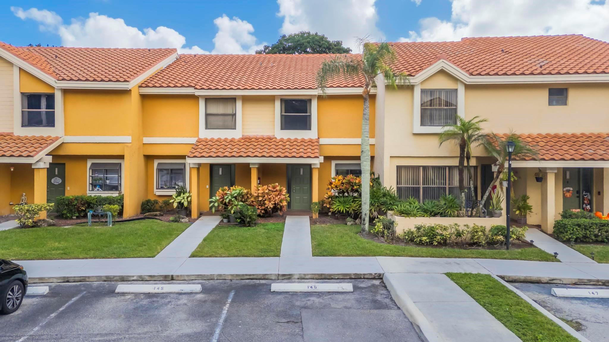 3694 Coral Tree Cir 3694