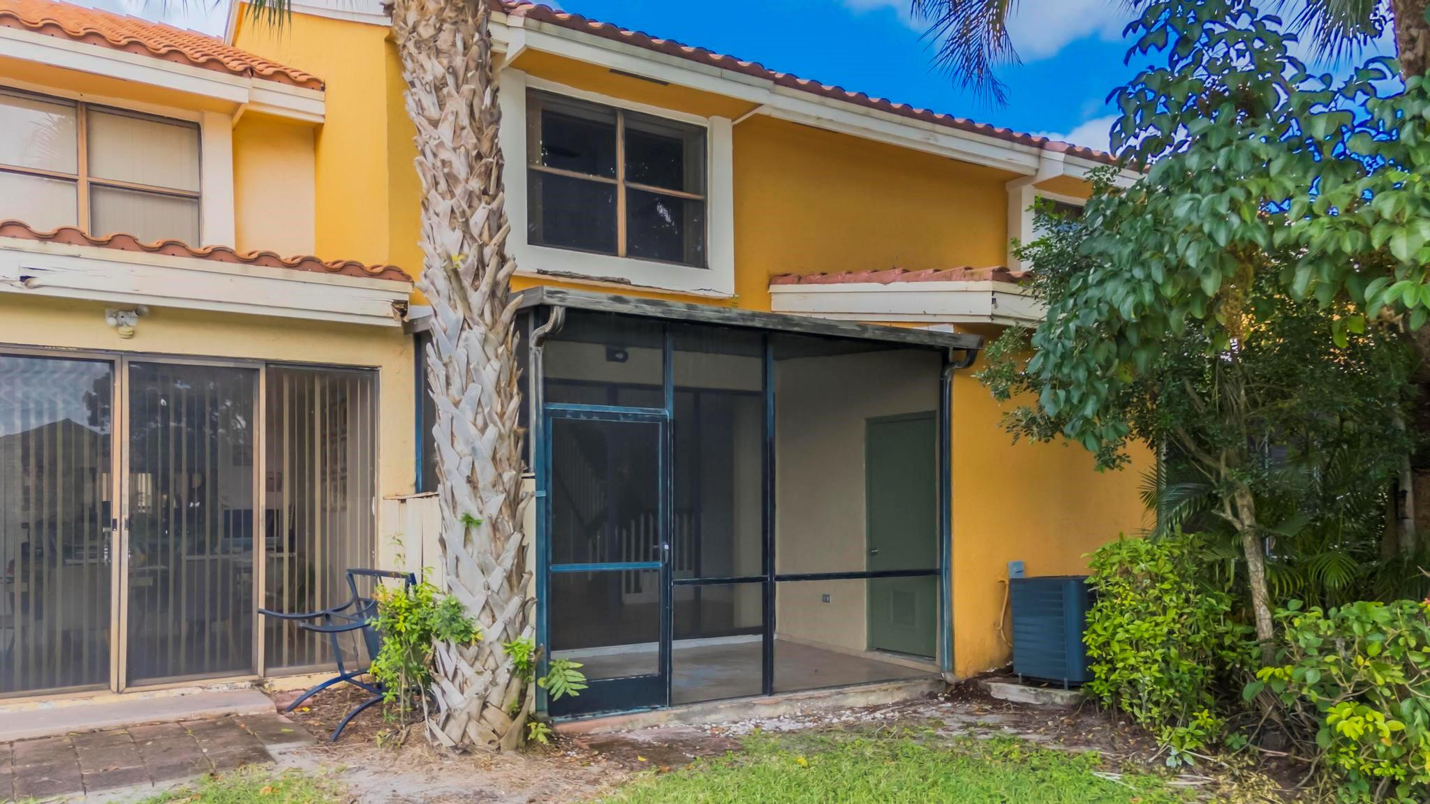 3694 Coral Tree Cir 3694