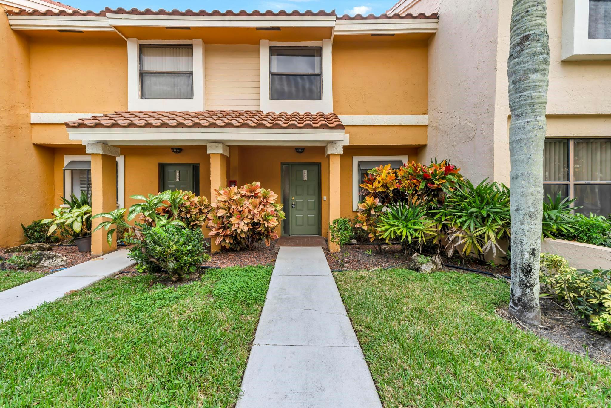 3694 Coral Tree Cir 3694
