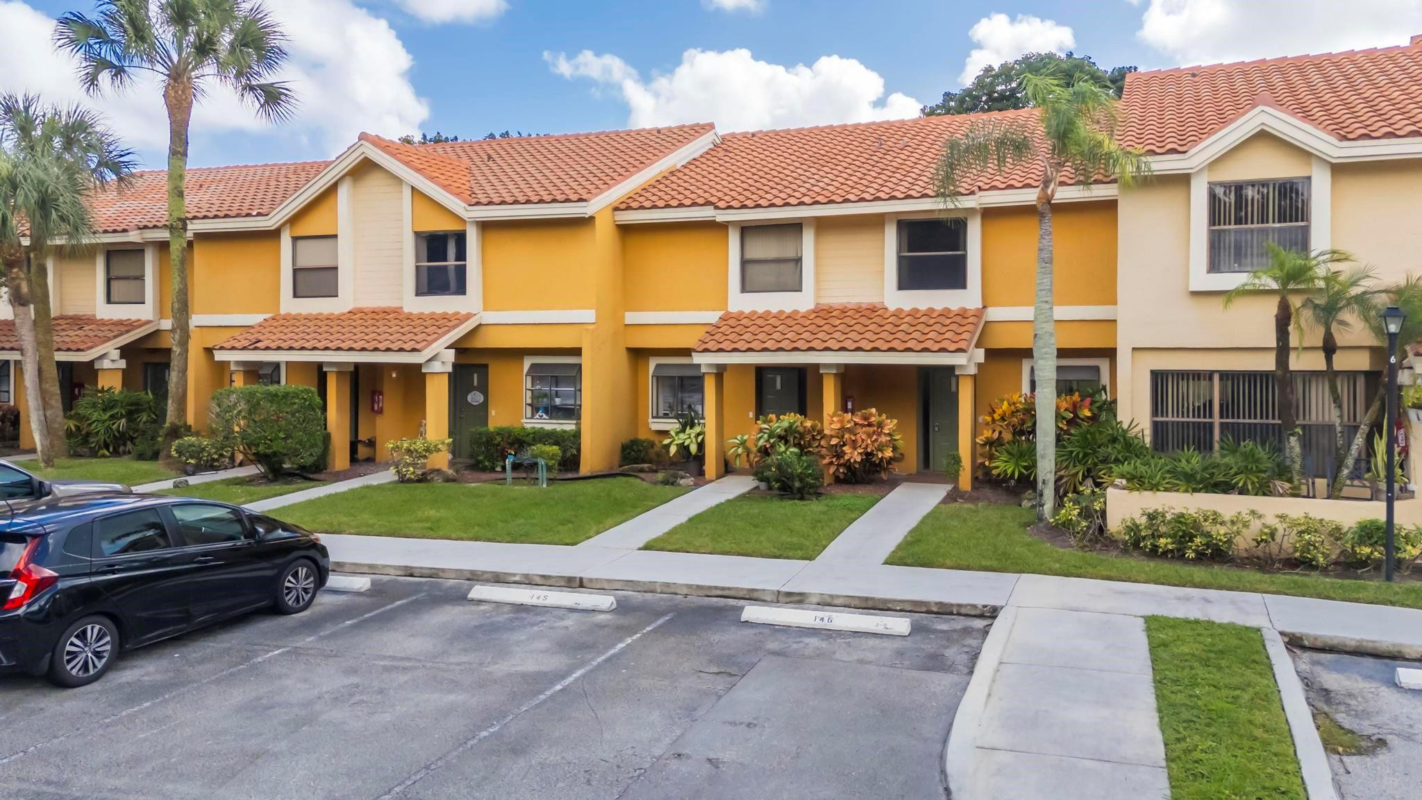 3694 Coral Tree Cir 3694