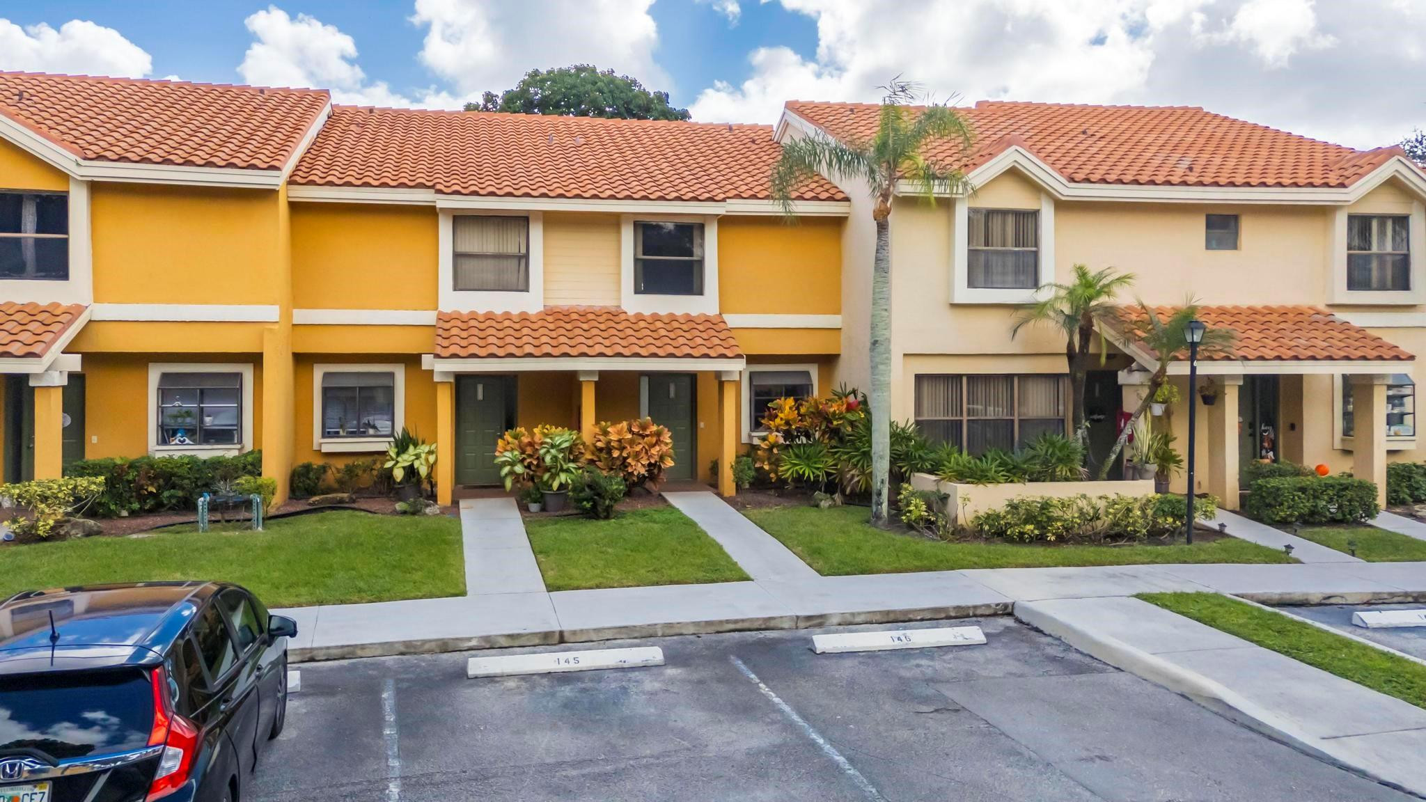 3694 Coral Tree Cir 3694