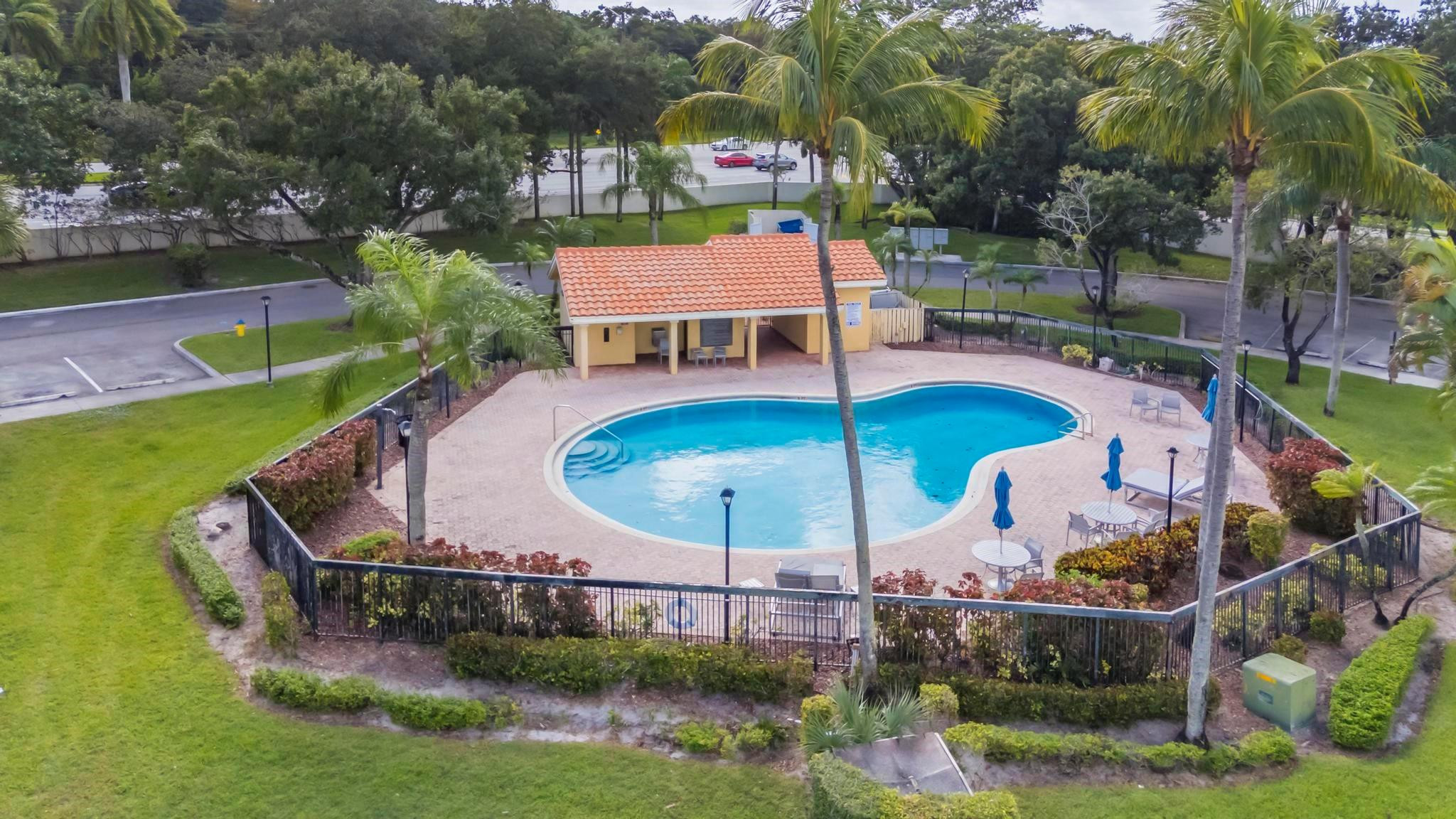 3694 Coral Tree Cir 3694