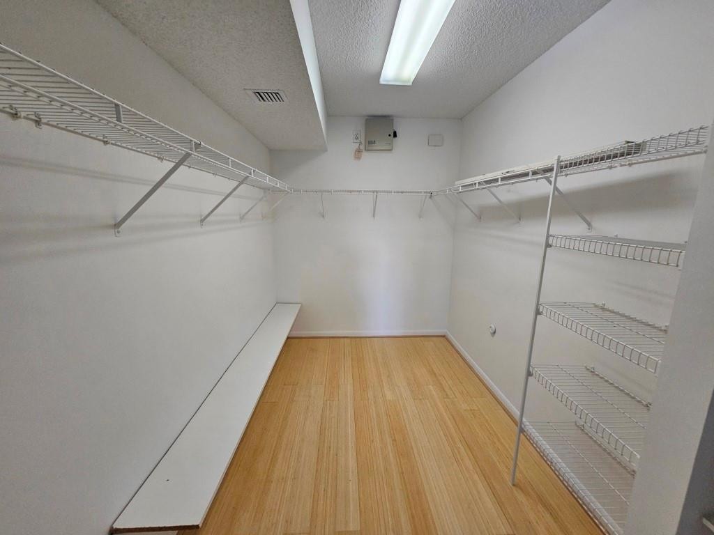 9537 Weldon Cir I201