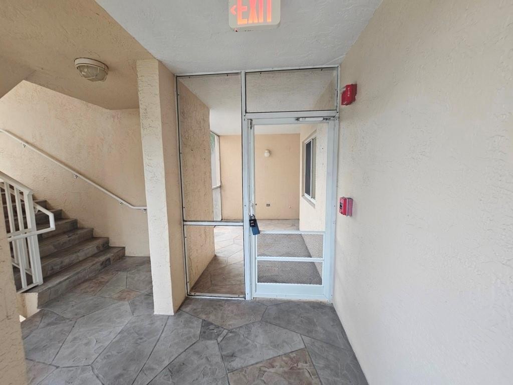 9537 Weldon Cir I201