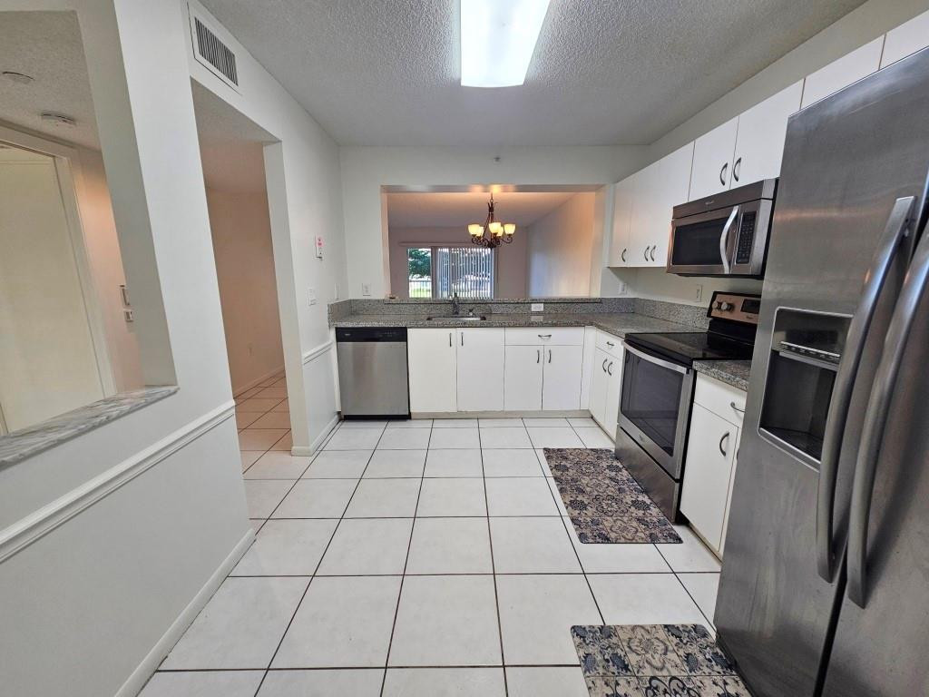 9537 Weldon Cir I201