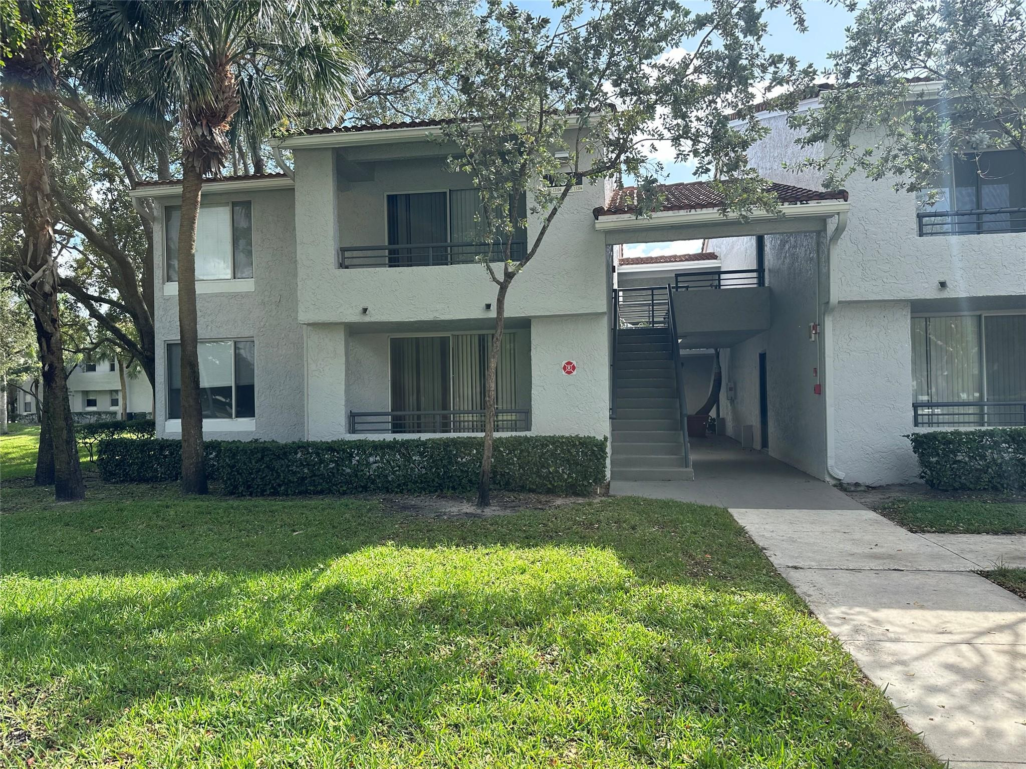 701 LYONS RD 13101